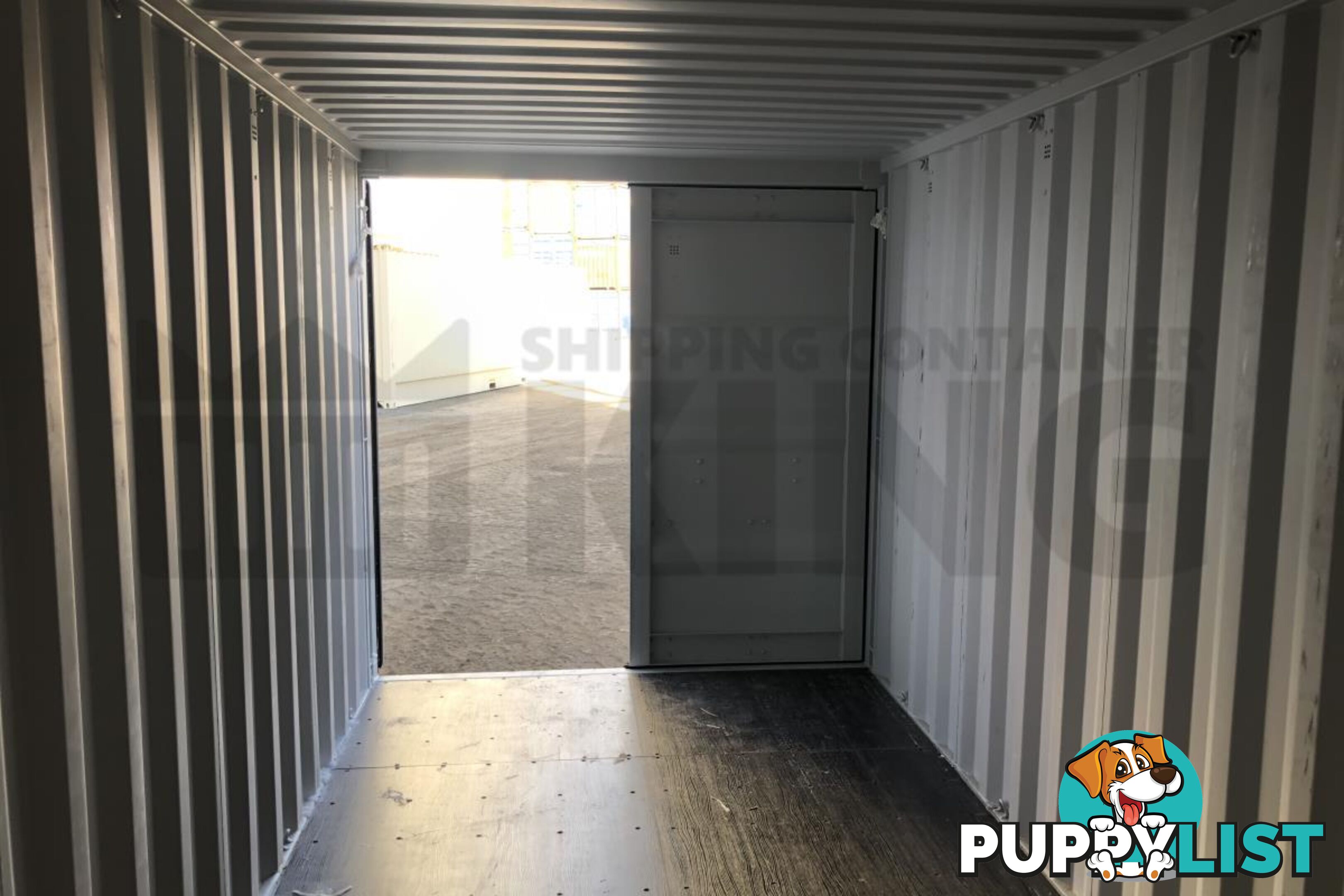 20' STANDARD HEIGHT SHIPPING CONTAINER (TRI DOOR) - in Gympie