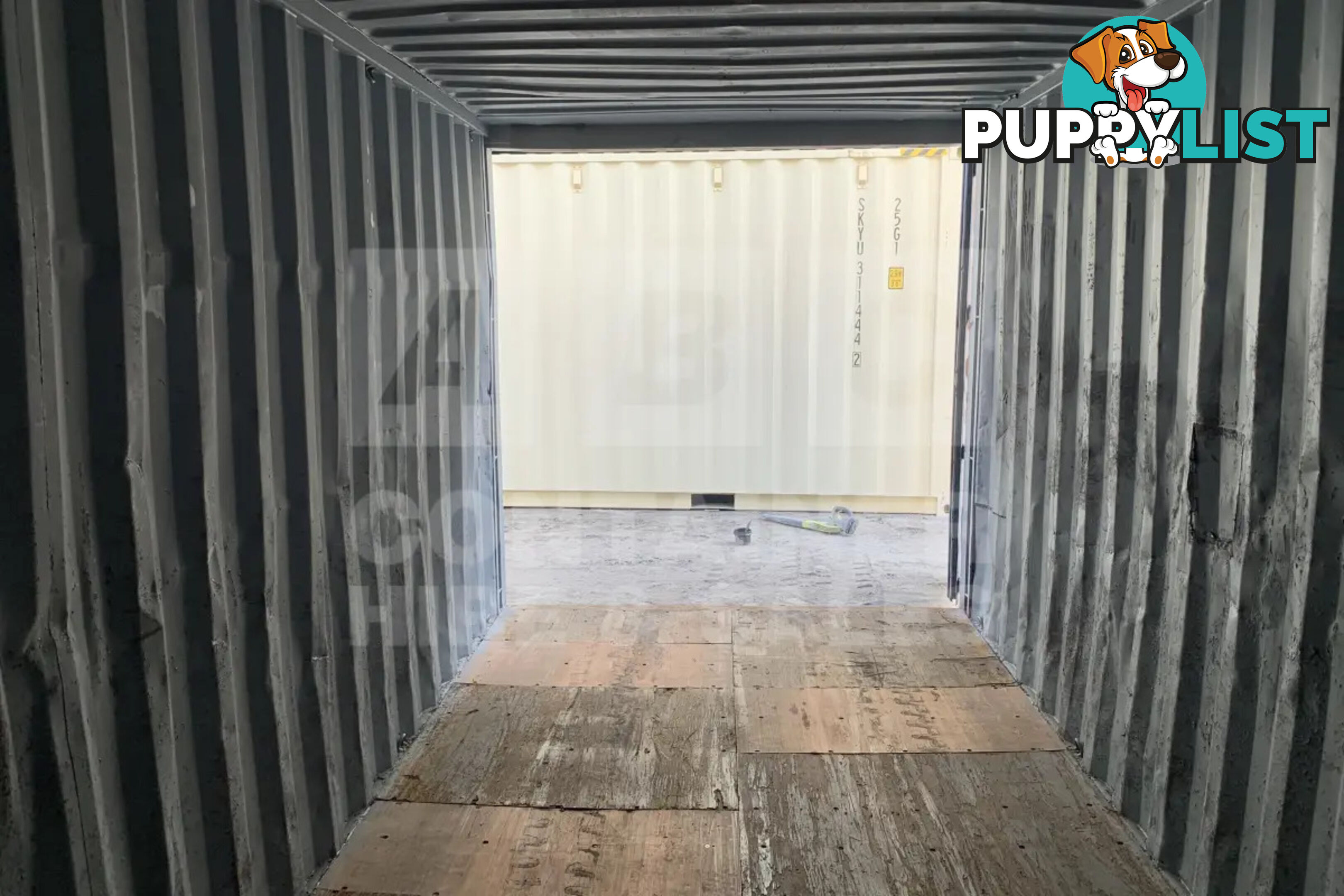 20' STANDARD HEIGHT SHIPPING CONTAINER - in Brisbane