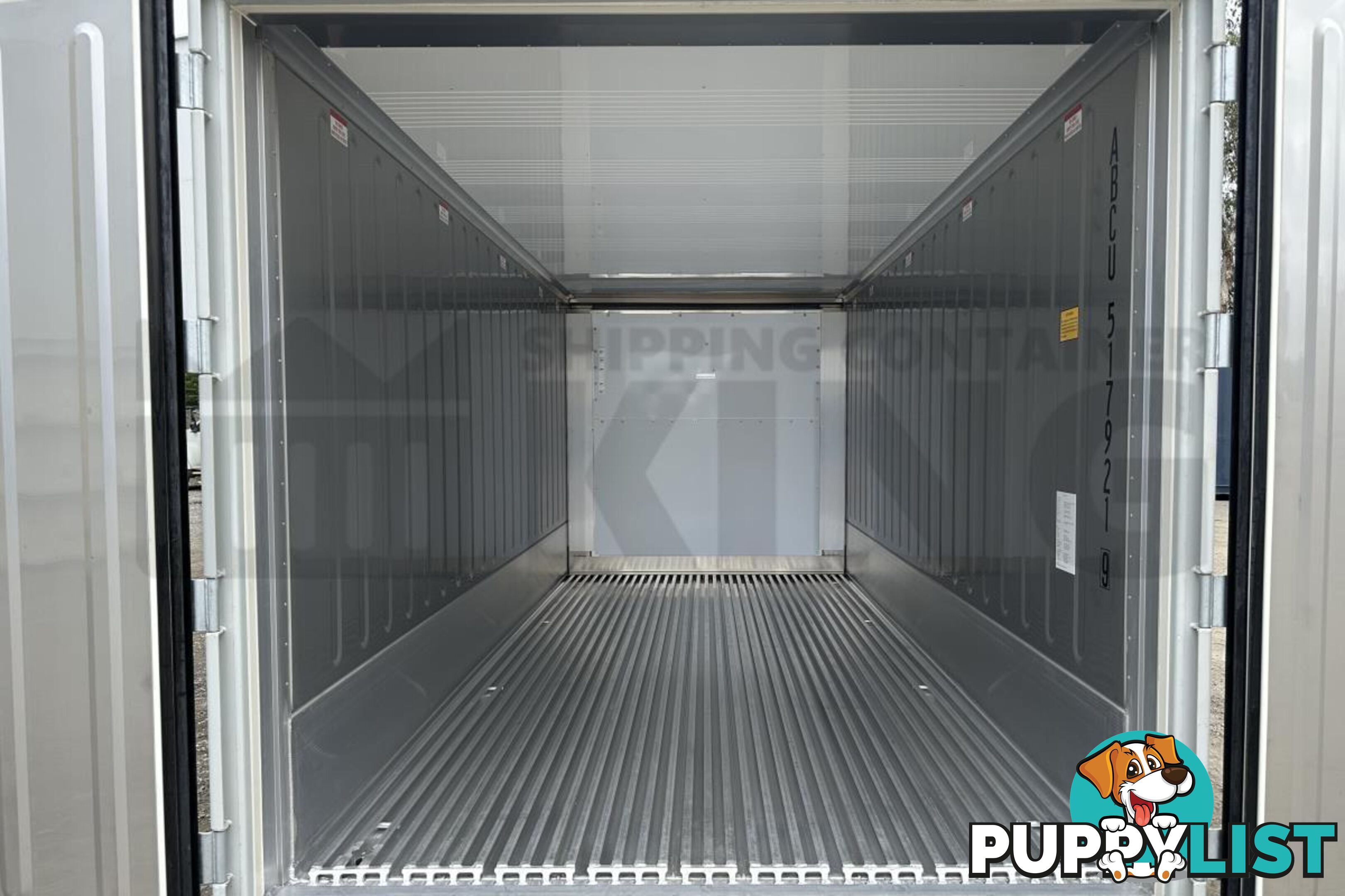 20' STANDARD HEIGHT REFRIGERATED "REEFER" SHIPPING CONTAINER (OPERATIONAL) - in Brisbane