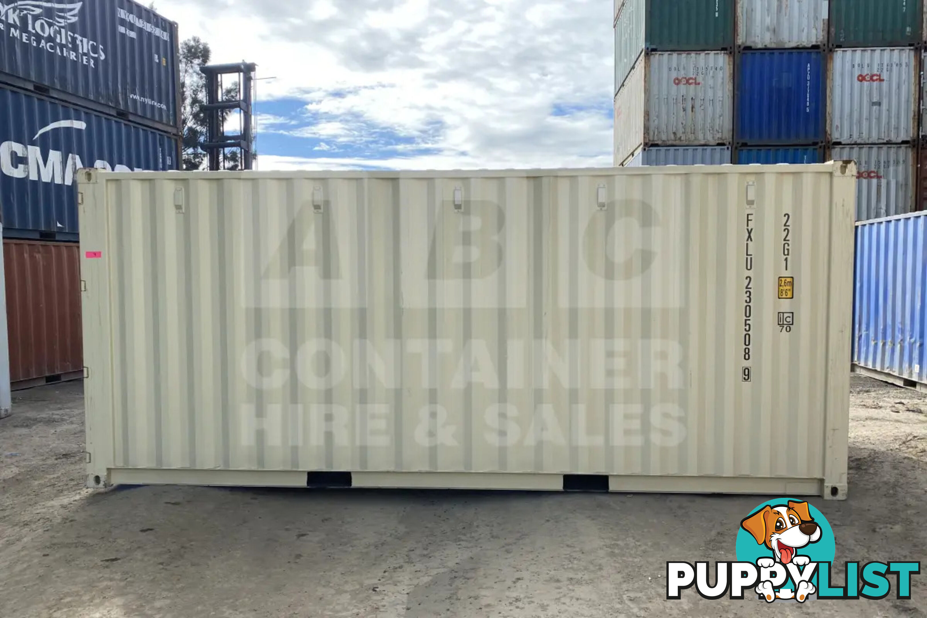 20' STANDARD HEIGHT SHIPPING CONTAINER (TRI DOOR) - in Brisbane