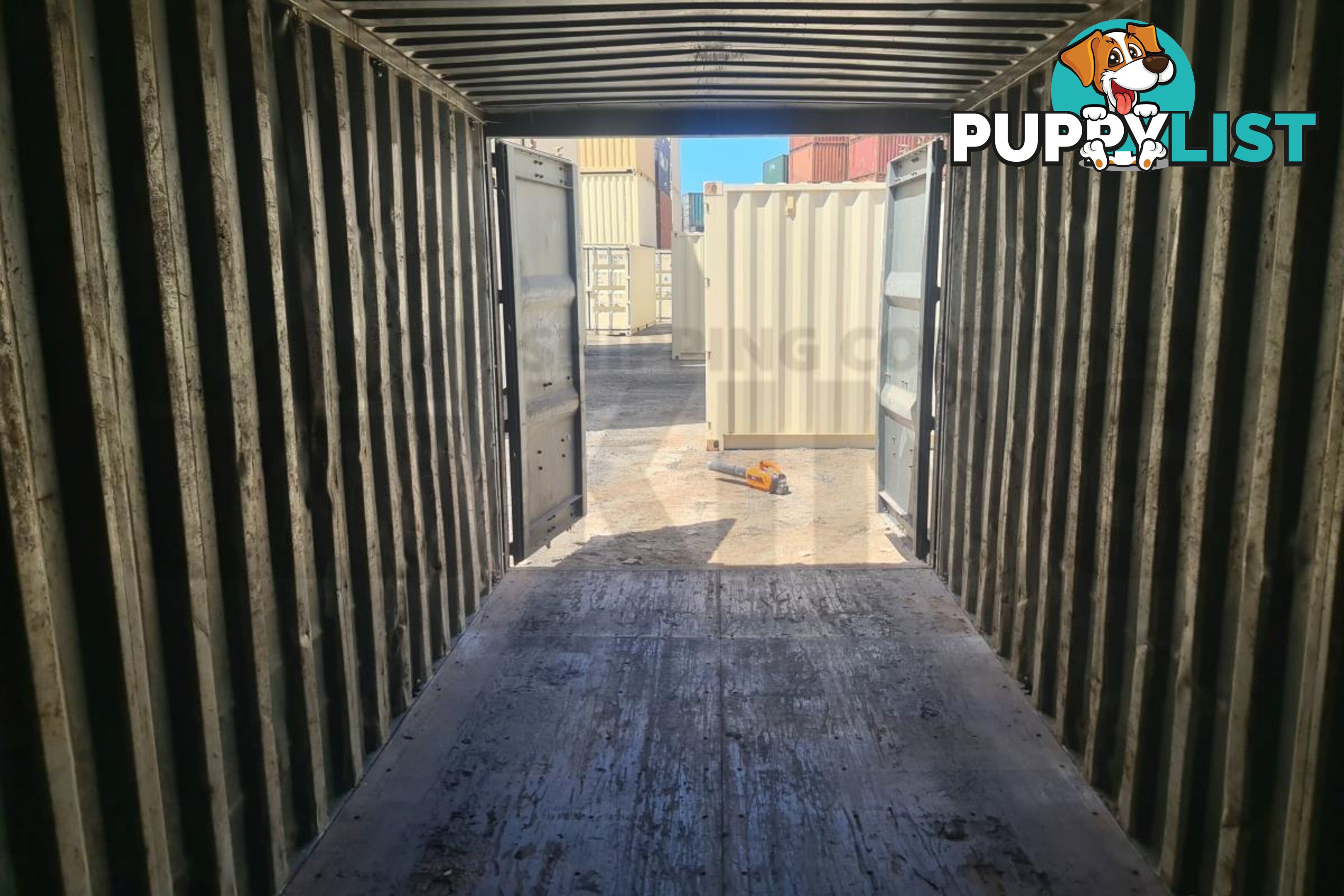 20' STANDARD HEIGHT SHIPPING CONTAINER - in Brisbane