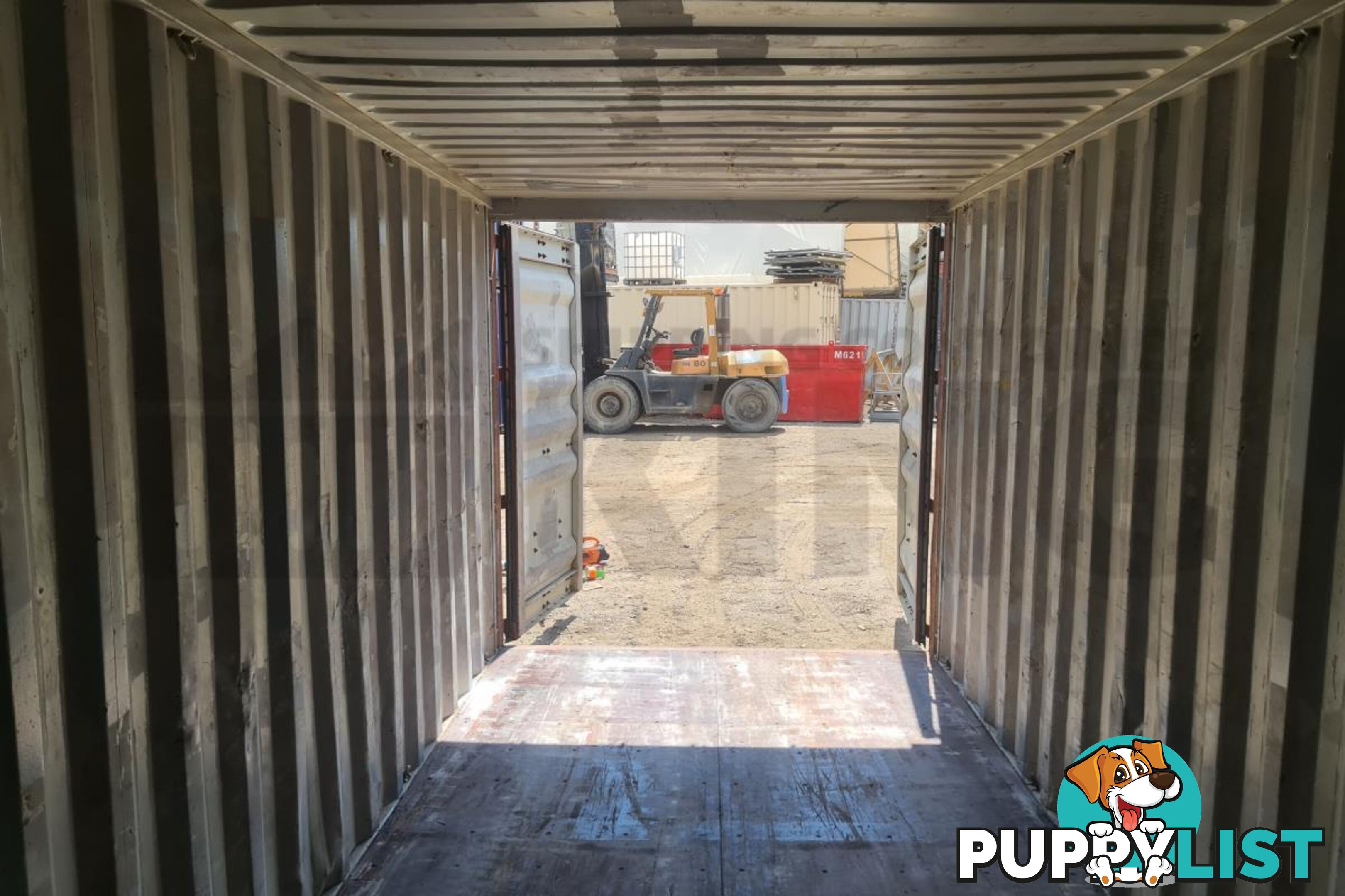 20' STANDARD HEIGHT SHIPPING CONTAINER - in Brisbane