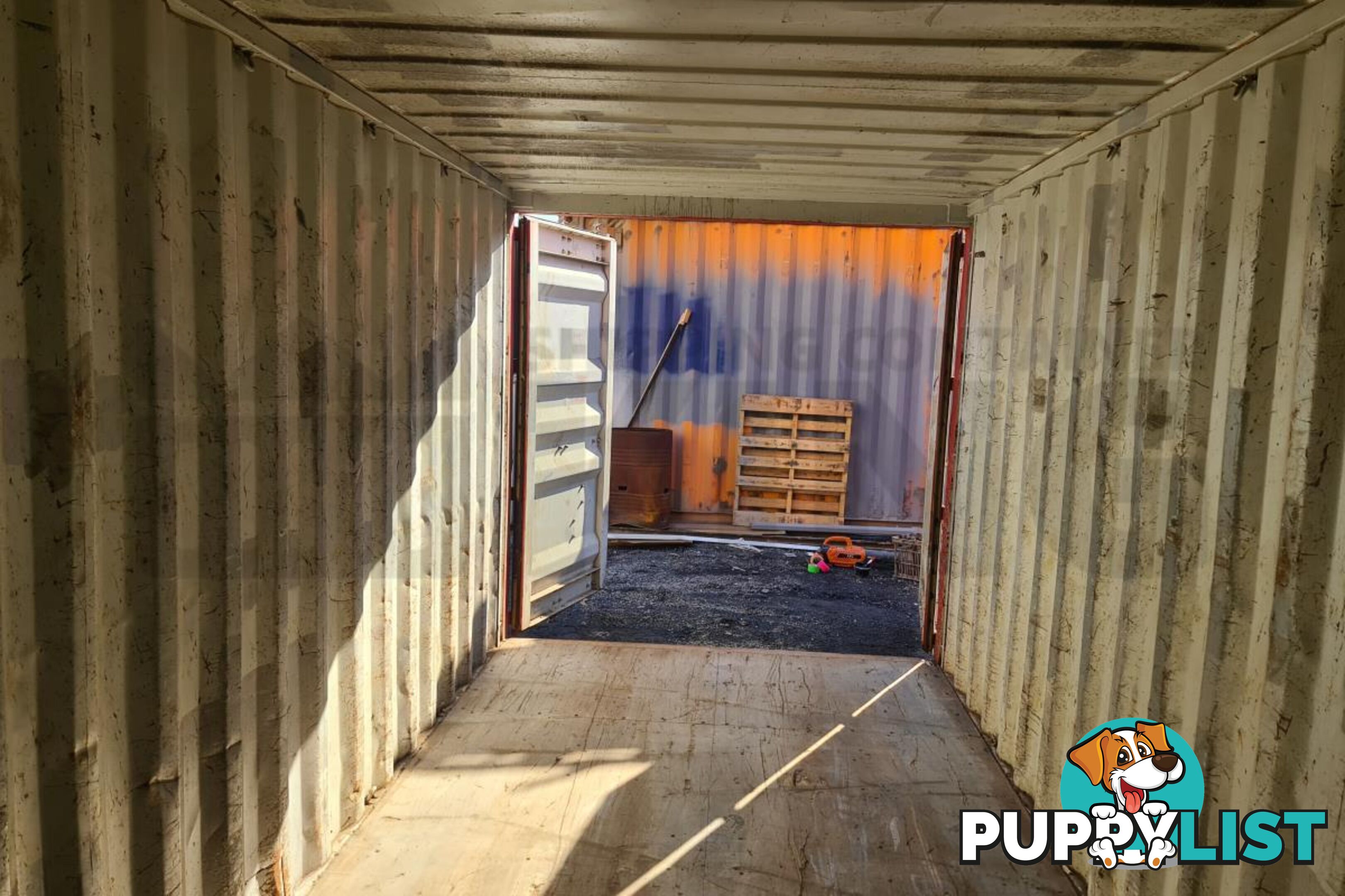 20' STANDARD HEIGHT SHIPPING CONTAINER - in Brisbane