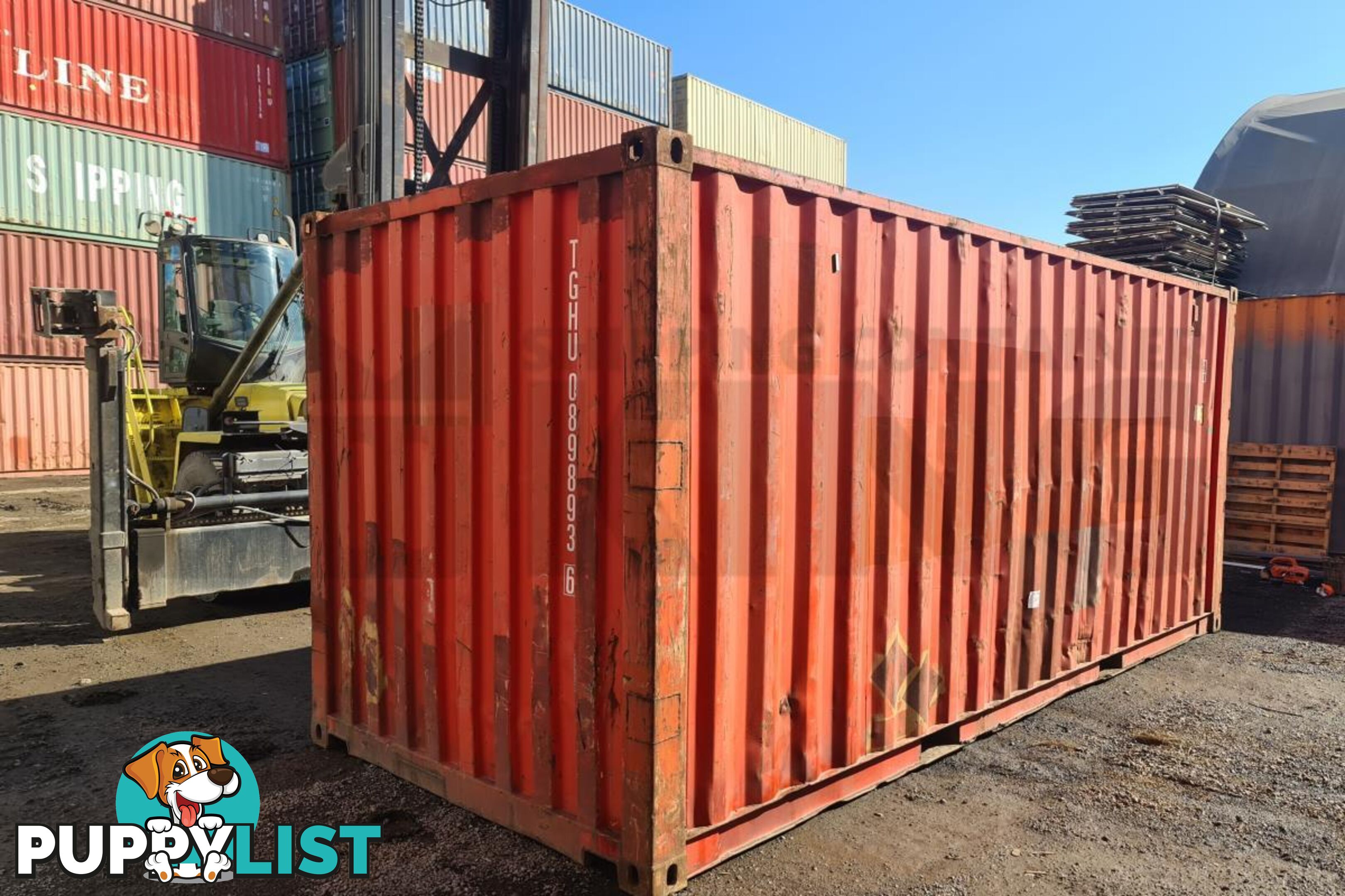 20' STANDARD HEIGHT SHIPPING CONTAINER - in Brisbane