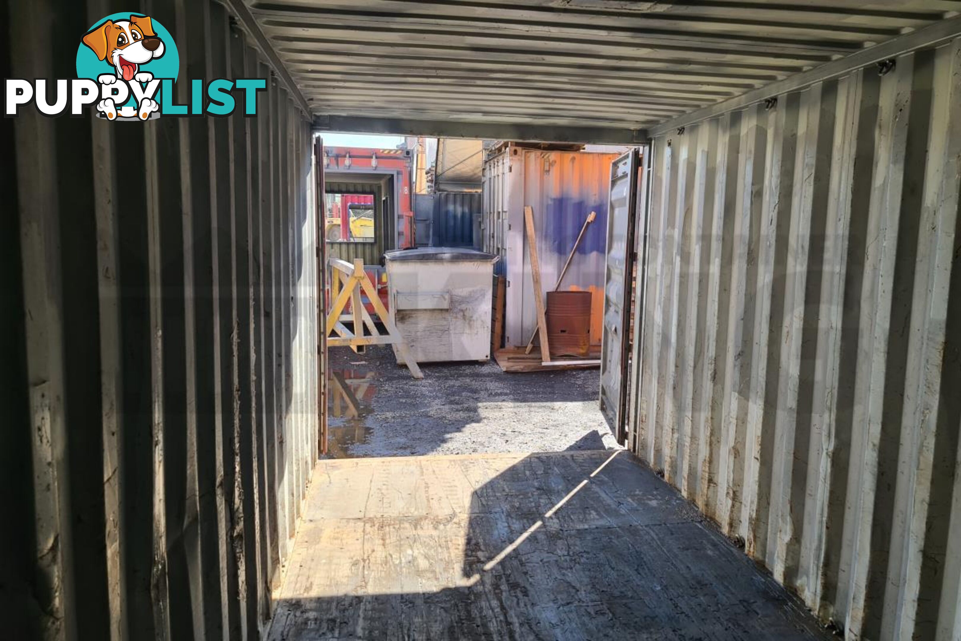 20' STANDARD HEIGHT SHIPPING CONTAINER - in Brisbane