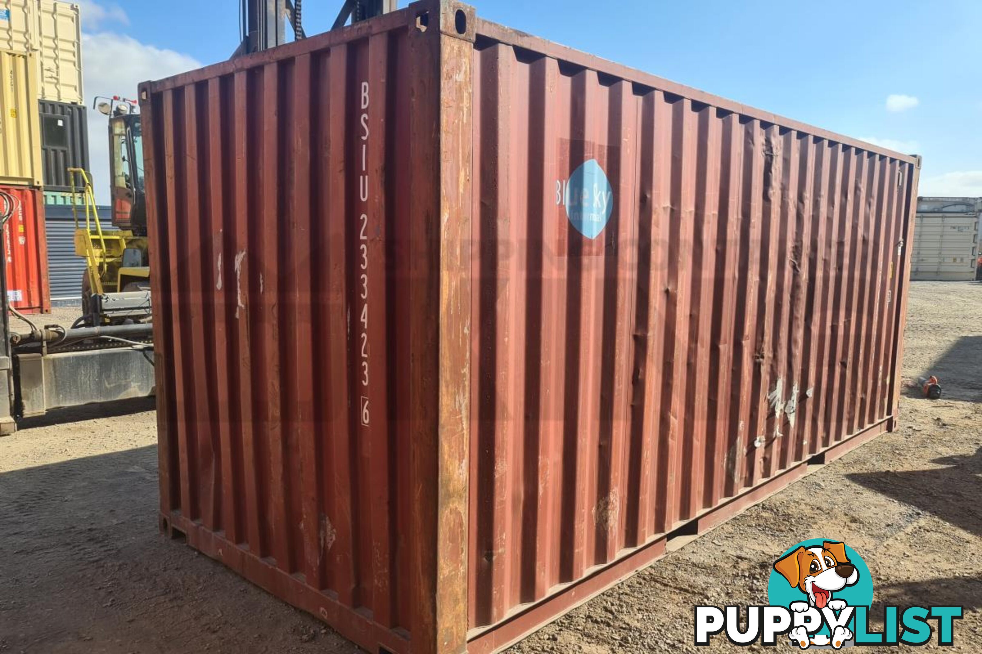 20' STANDARD HEIGHT SHIPPING CONTAINER - in Brisbane