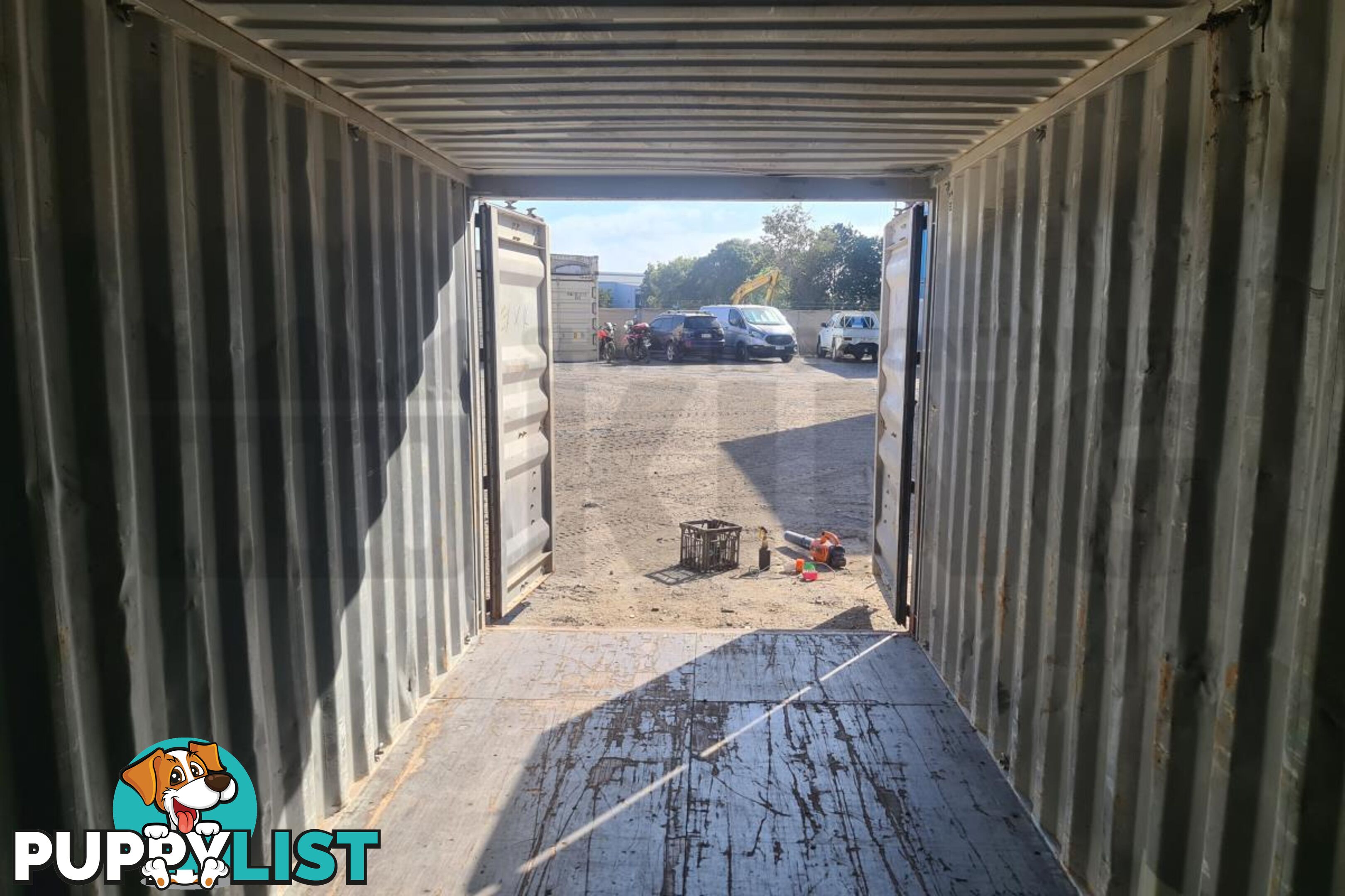 20' STANDARD HEIGHT SHIPPING CONTAINER - in Brisbane