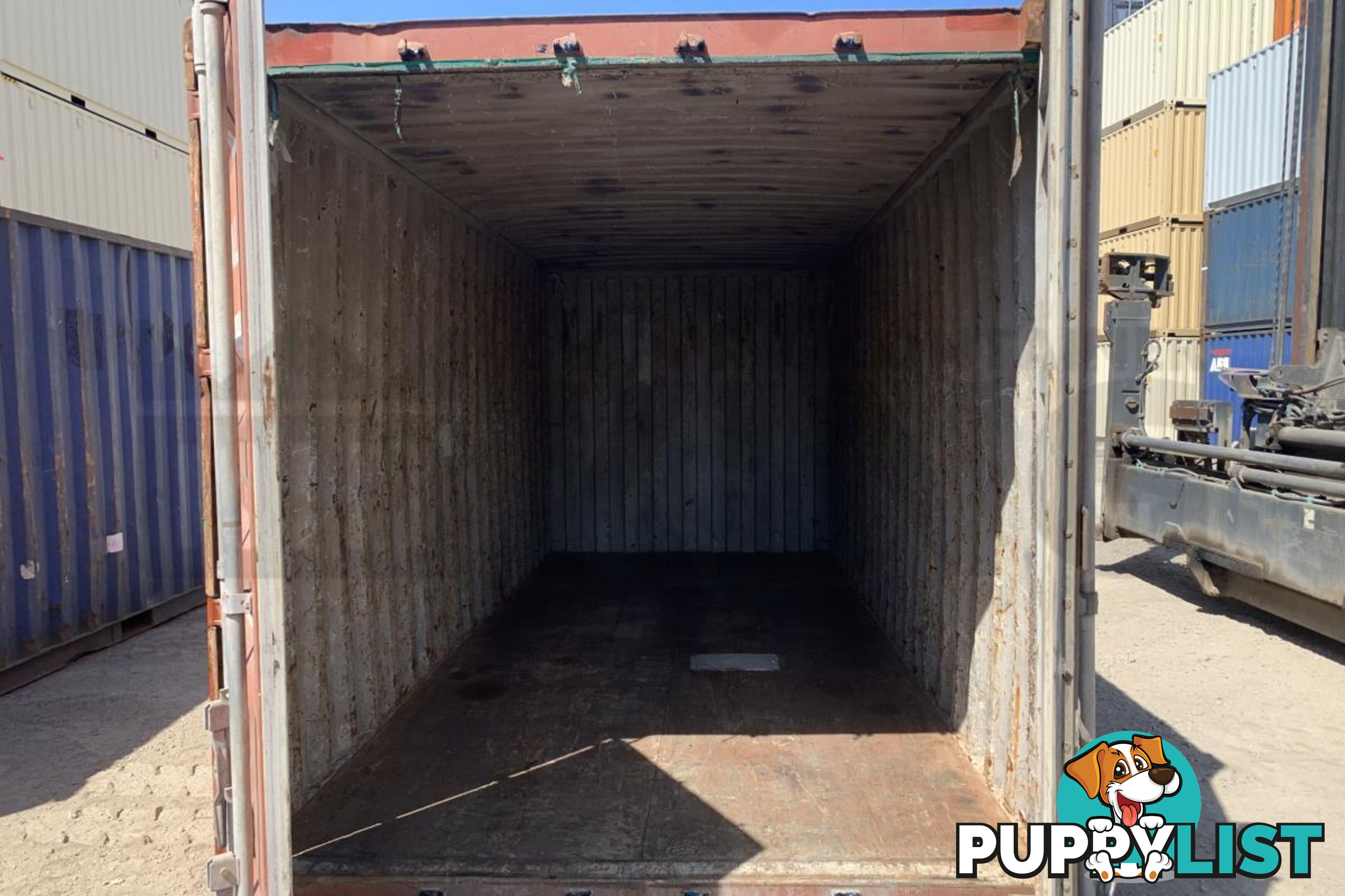 20' STANDARD HEIGHT SHIPPING CONTAINER - in Brisbane