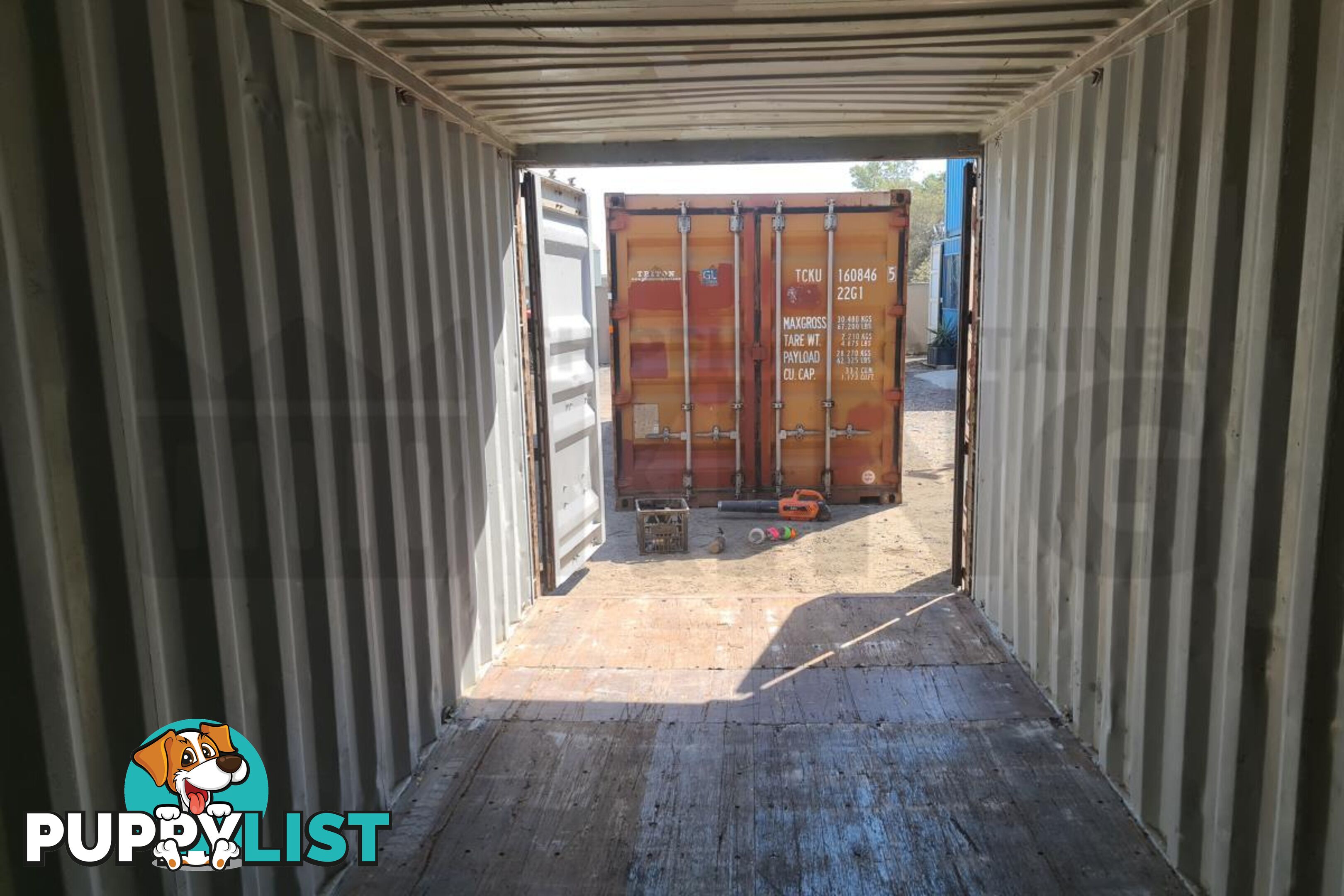 20' STANDARD HEIGHT SHIPPING CONTAINER - in Brisbane