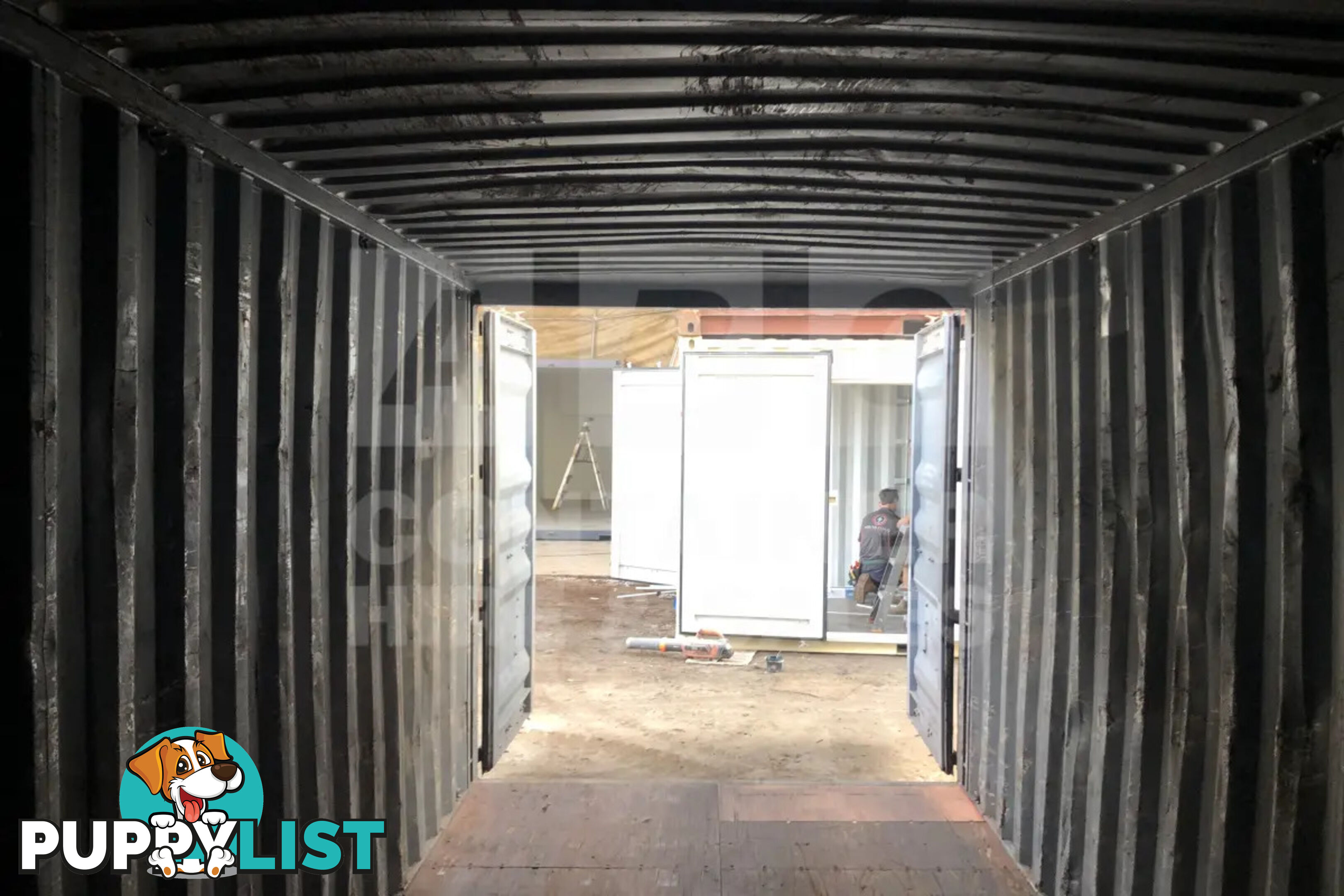 20' STANDARD HEIGHT SHIPPING CONTAINER