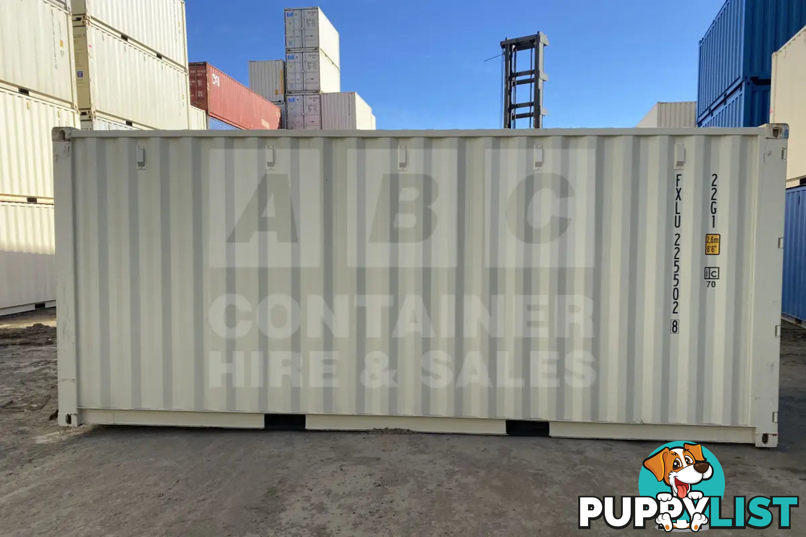 20' STANDARD HEIGHT SHIPPING CONTAINER - in Brisbane