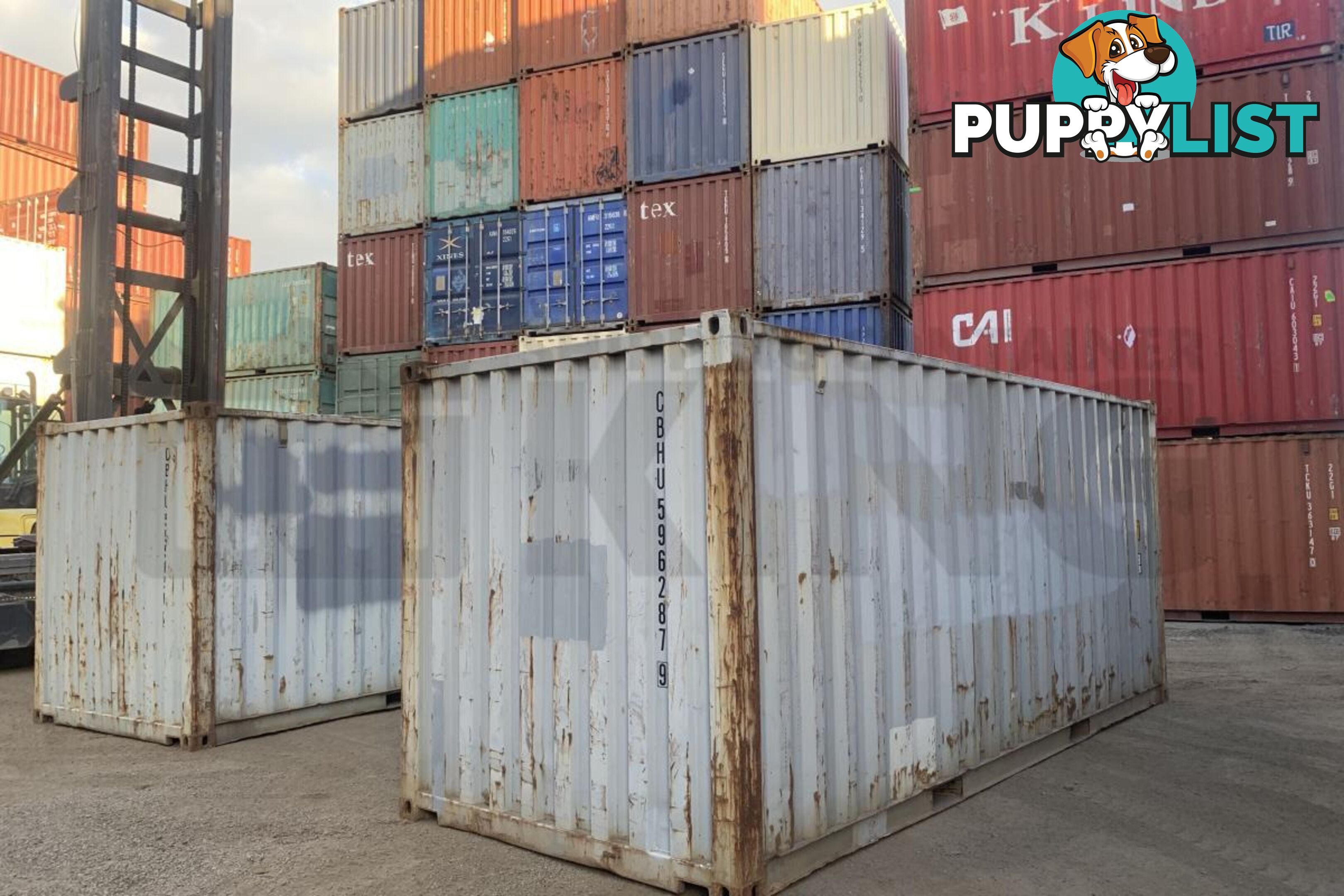 20' STANDARD HEIGHT SHIPPING CONTAINER - in Brisbane