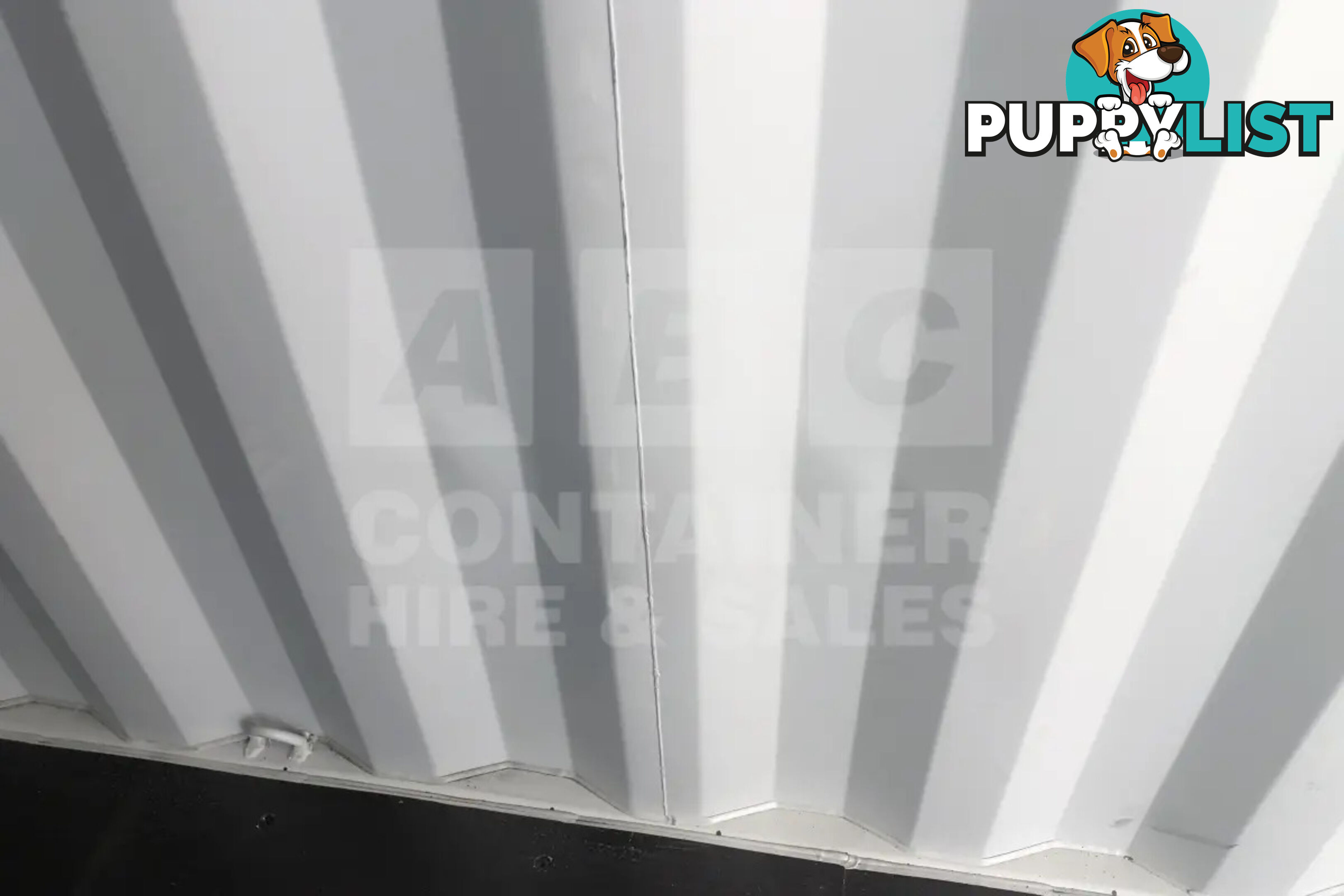20' HIGH CUBE SHIPPING CONTAINER