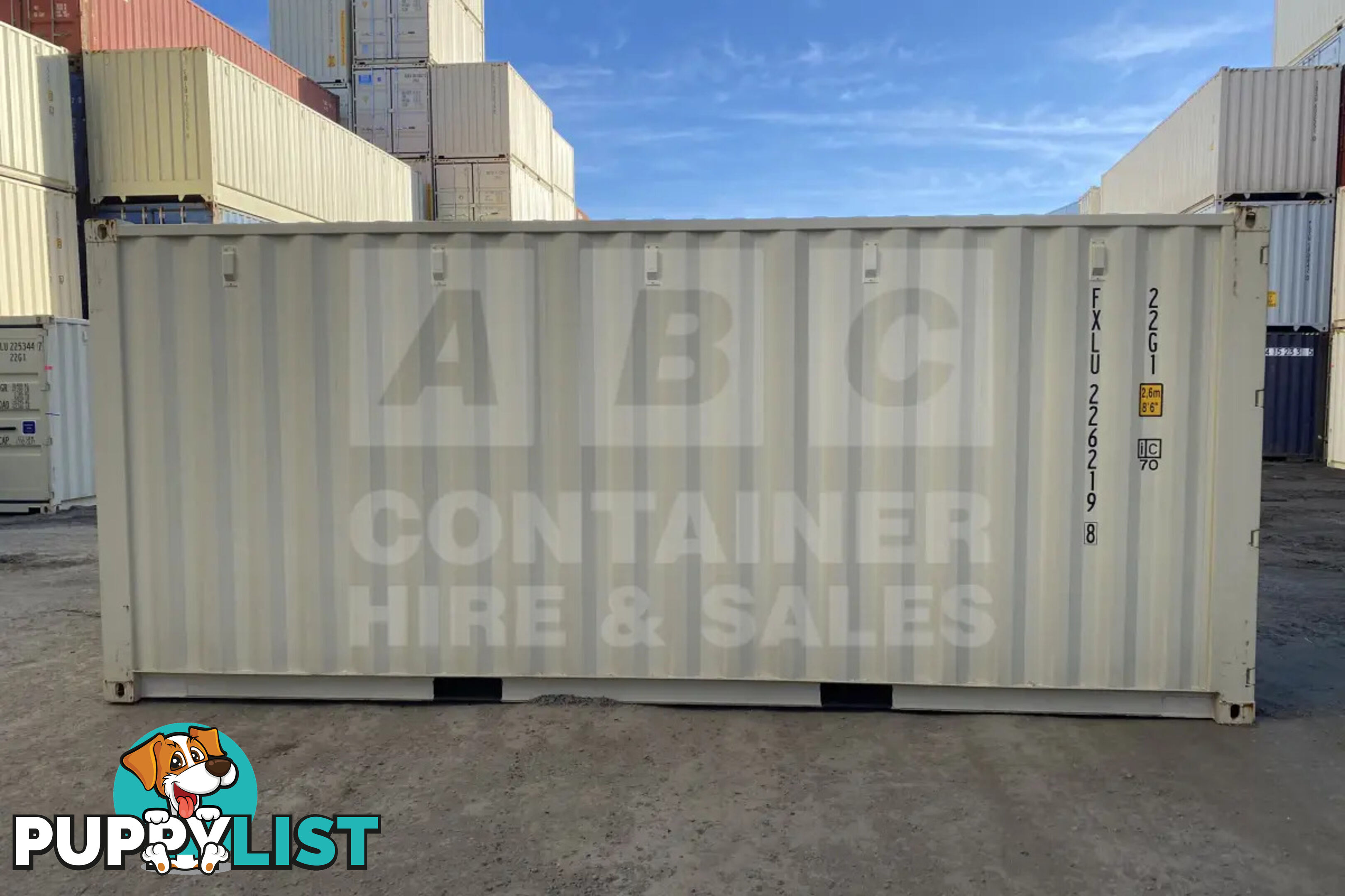20' STANDARD HEIGHT SHIPPING CONTAINER - in Brisbane