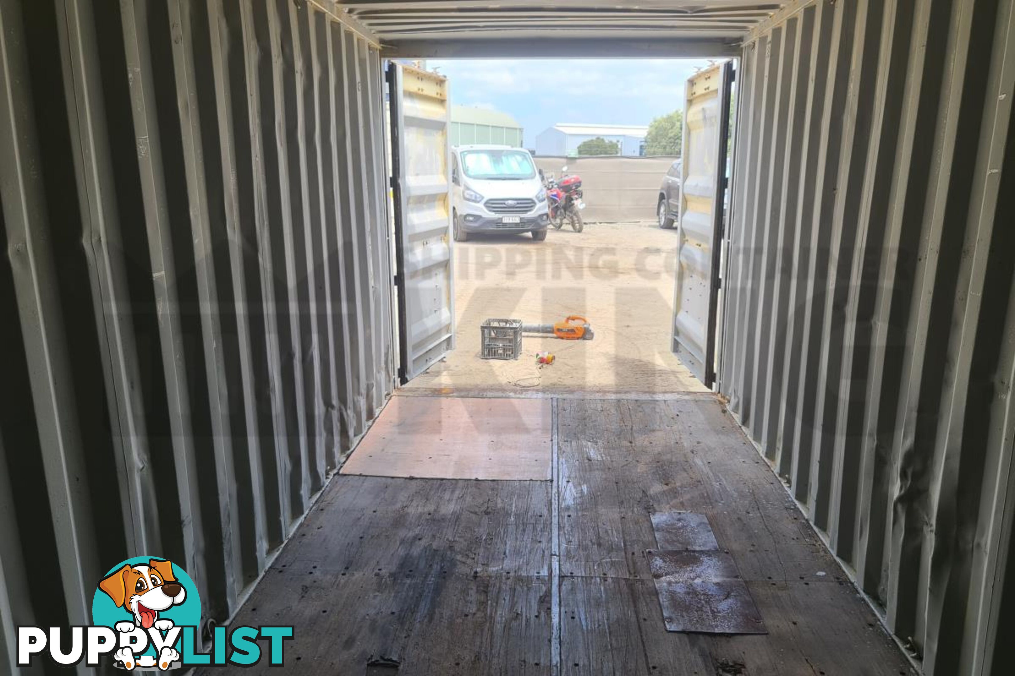 20' STANDARD HEIGHT SHIPPING CONTAINER - in Brisbane