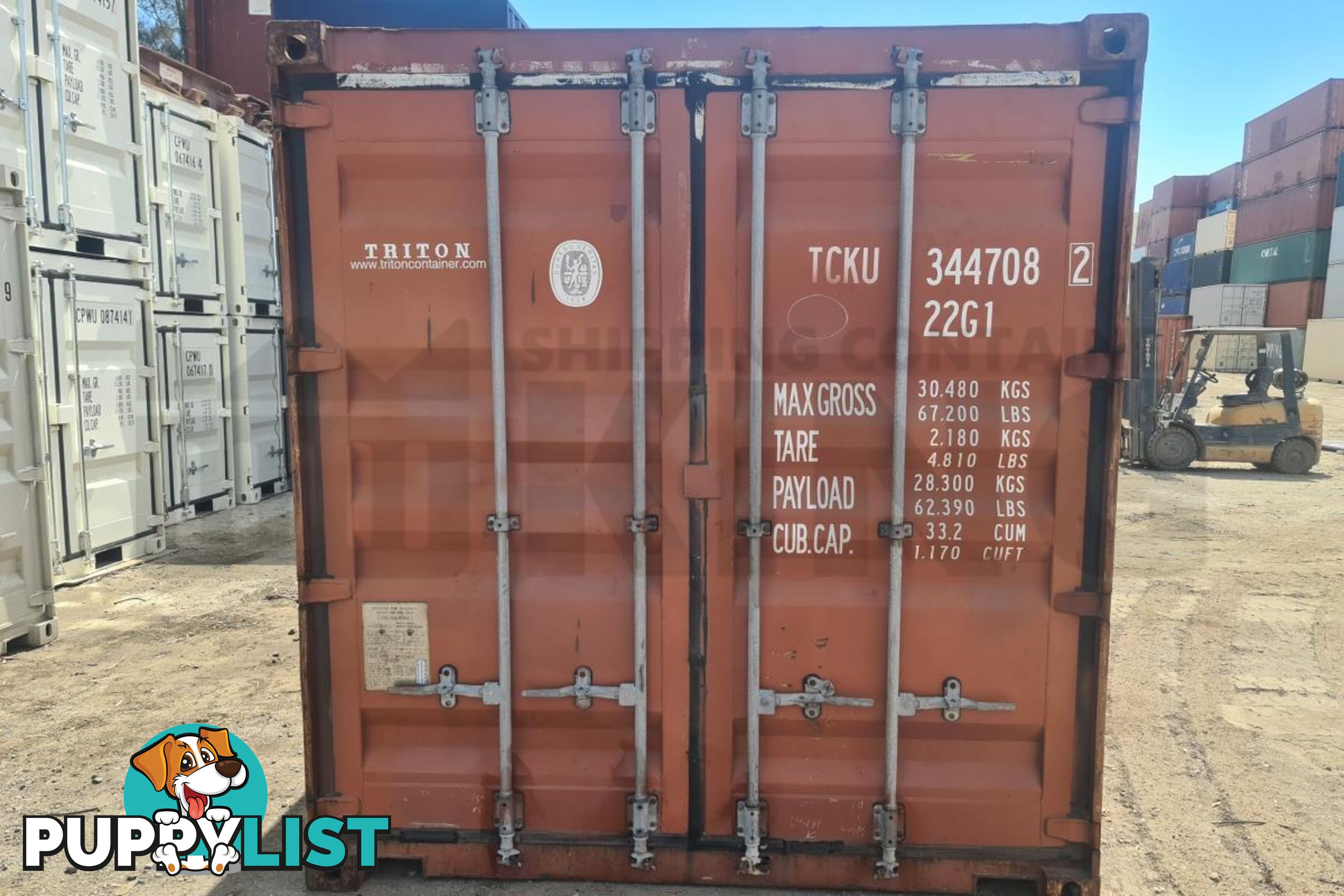 20' STANDARD HEIGHT SHIPPING CONTAINER - in Brisbane