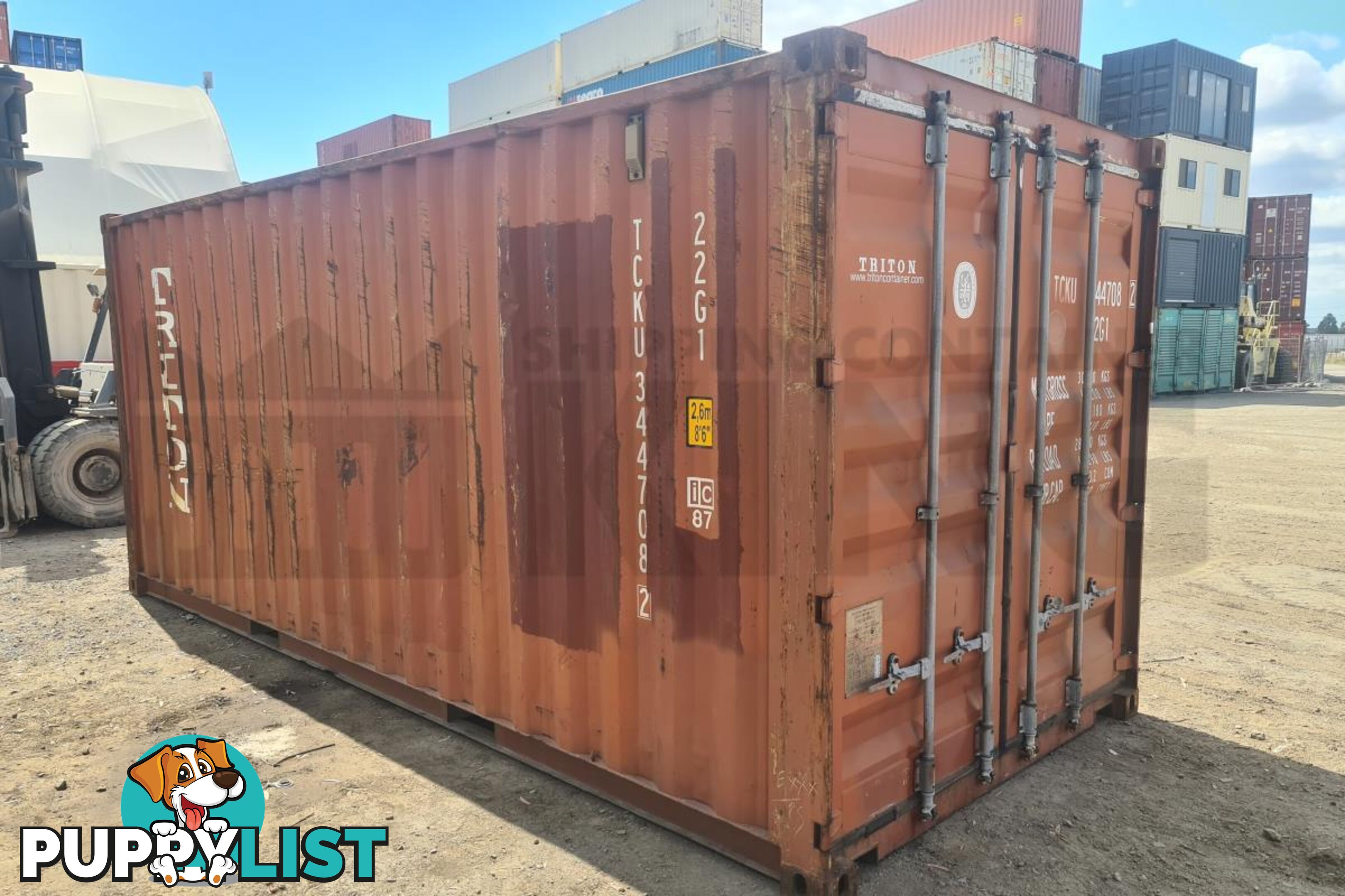 20' STANDARD HEIGHT SHIPPING CONTAINER - in Brisbane