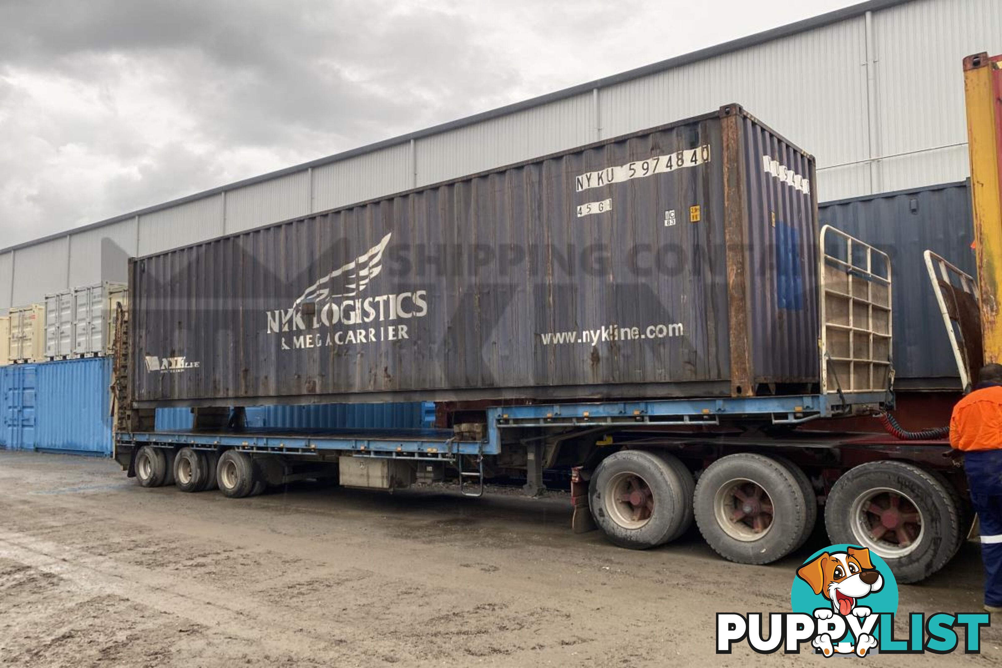 40' HIGH CUBE SHIPPING CONTAINER
