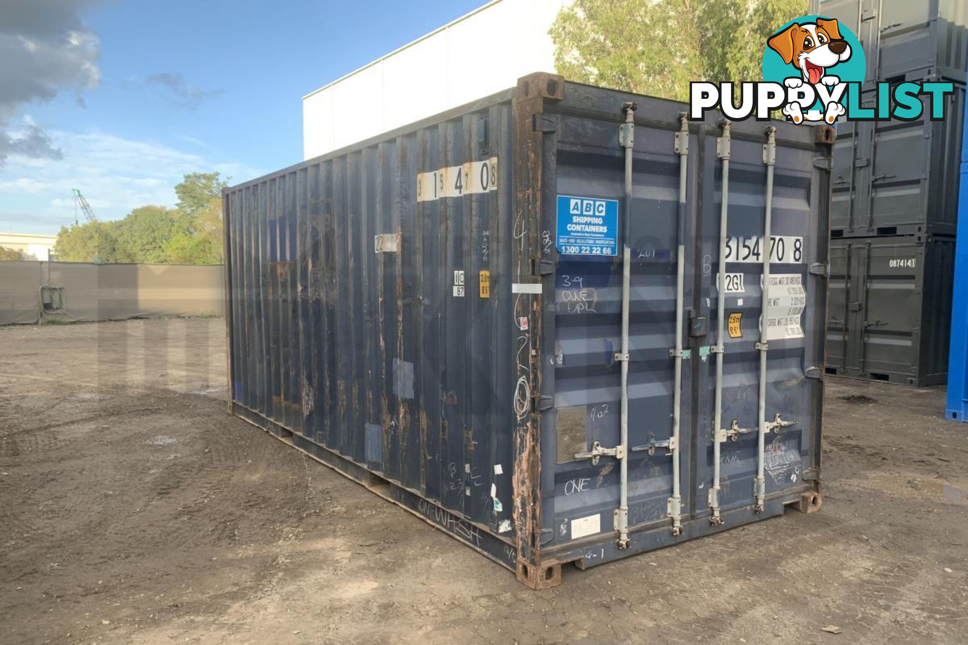 20' STANDARD HEIGHT SHIPPING CONTAINER - in Brisbane