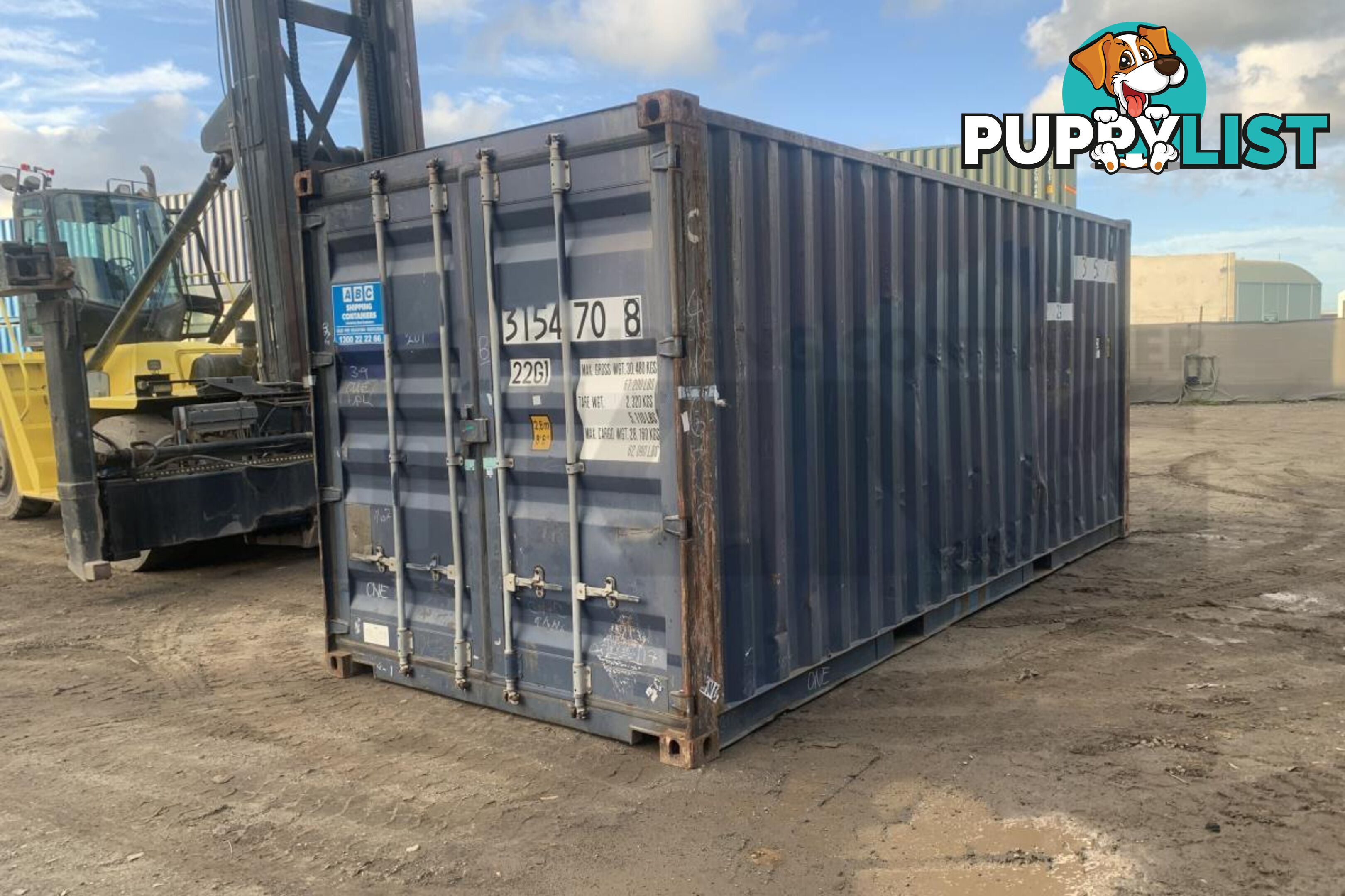 20' STANDARD HEIGHT SHIPPING CONTAINER - in Brisbane