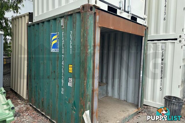 10' STANDARD HEIGHT SHIPPING CONTAINER (ROLLER DOOR END) - in Brisbane