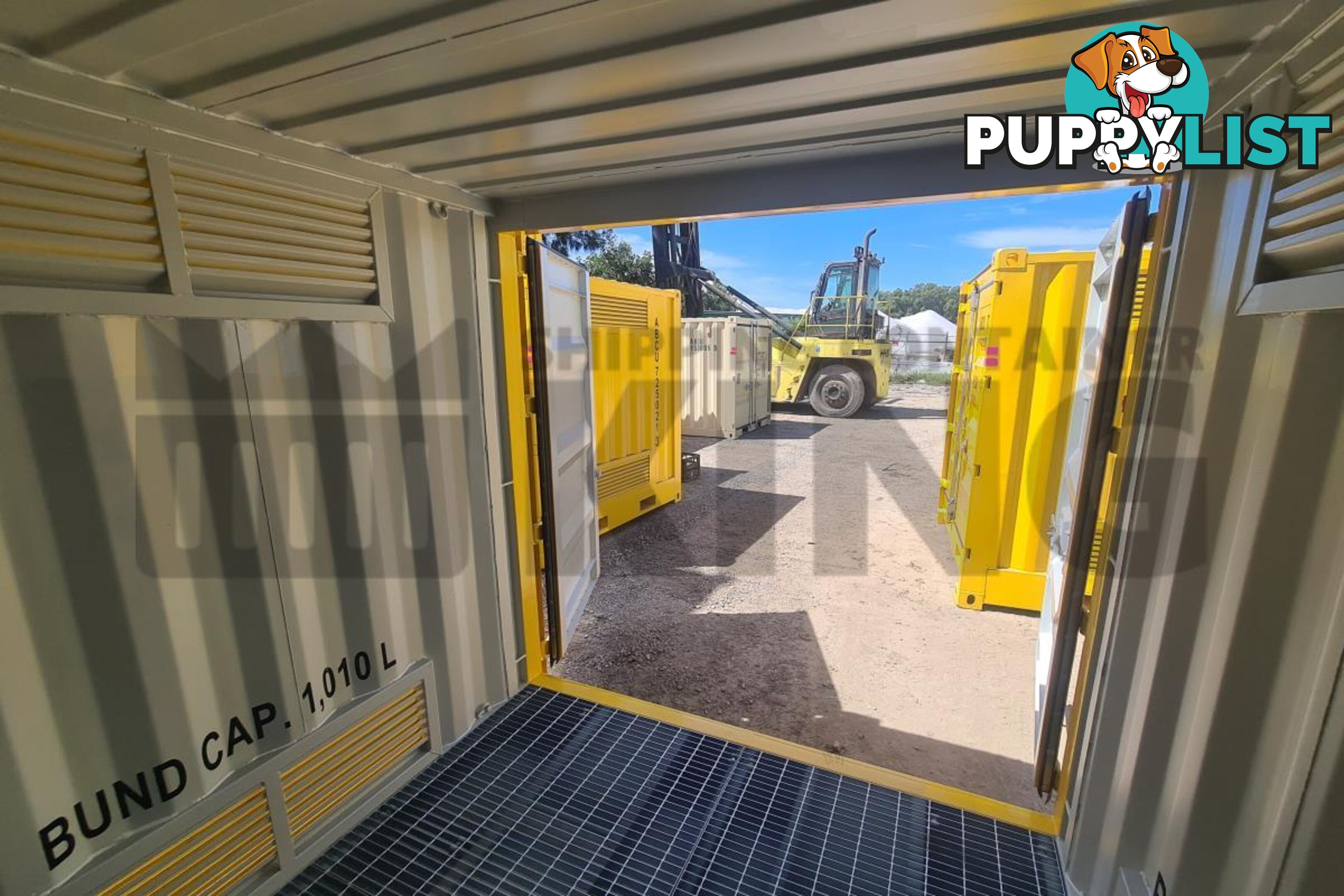 8' DANGEROUS GOODS SHIPPING CONTAINER (4 CORNER POST) - in Brisbane