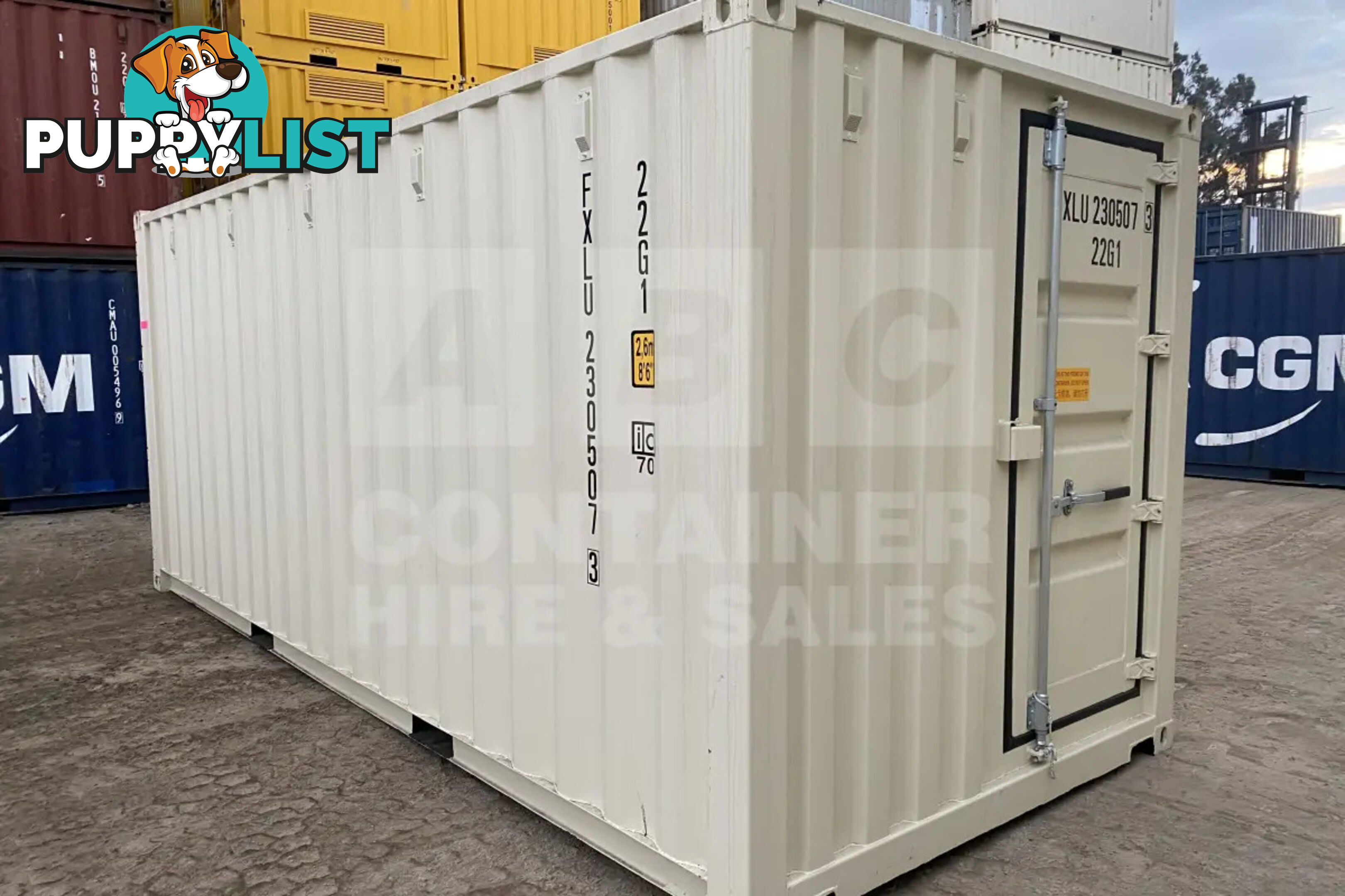 20' STANDARD HEIGHT SHIPPING CONTAINER (TRI DOOR) - in Brisbane
