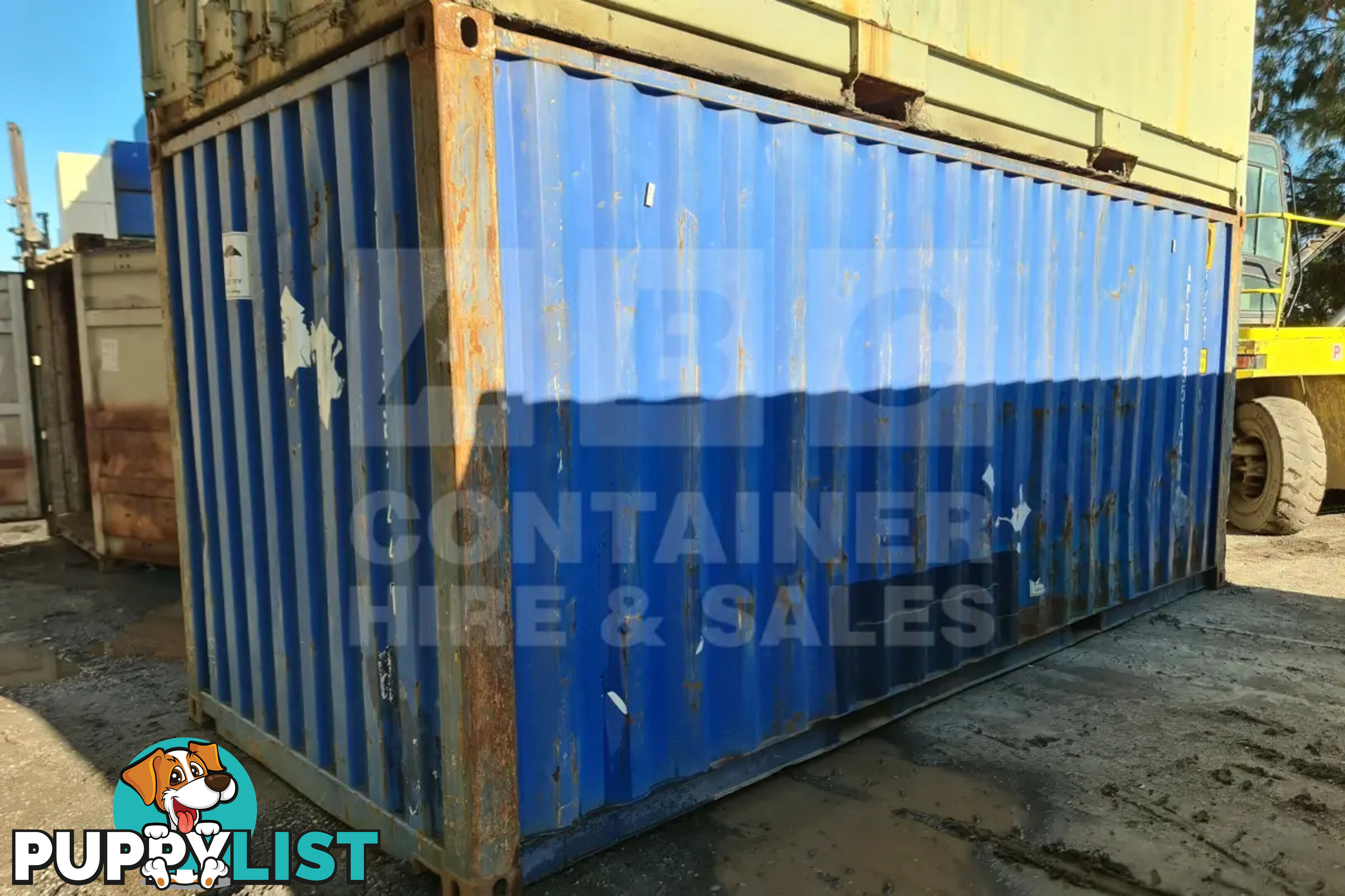 20' STANDARD HEIGHT SHIPPING CONTAINER - in Brisbane