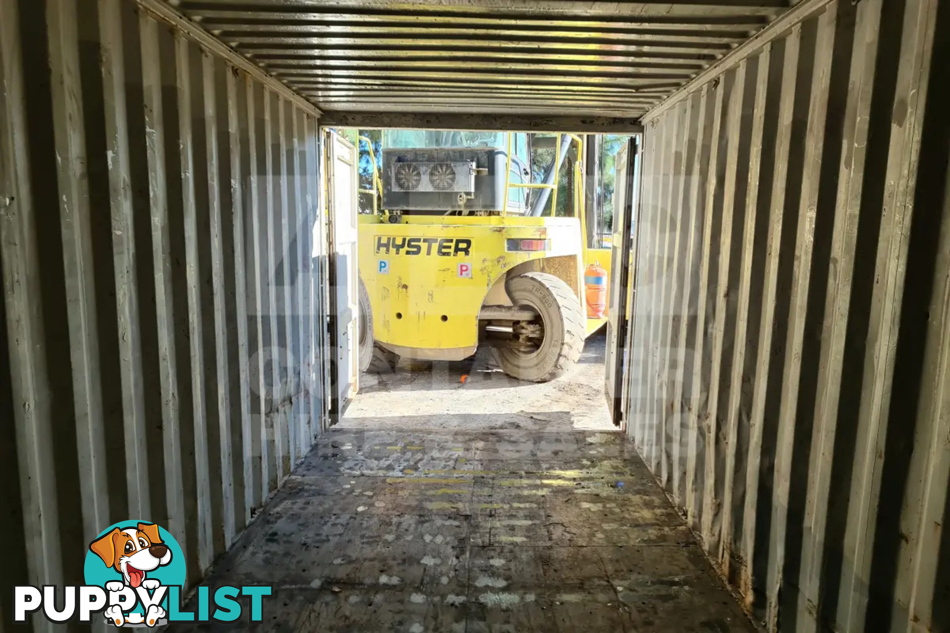20' STANDARD HEIGHT SHIPPING CONTAINER - in Brisbane