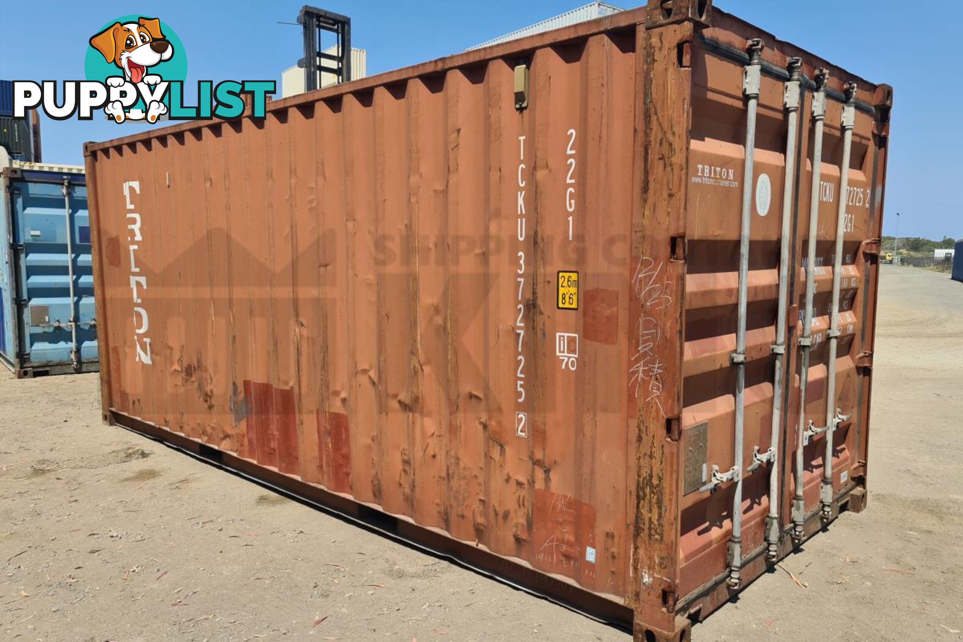 20' STANDARD HEIGHT SHIPPING CONTAINER - in Brisbane