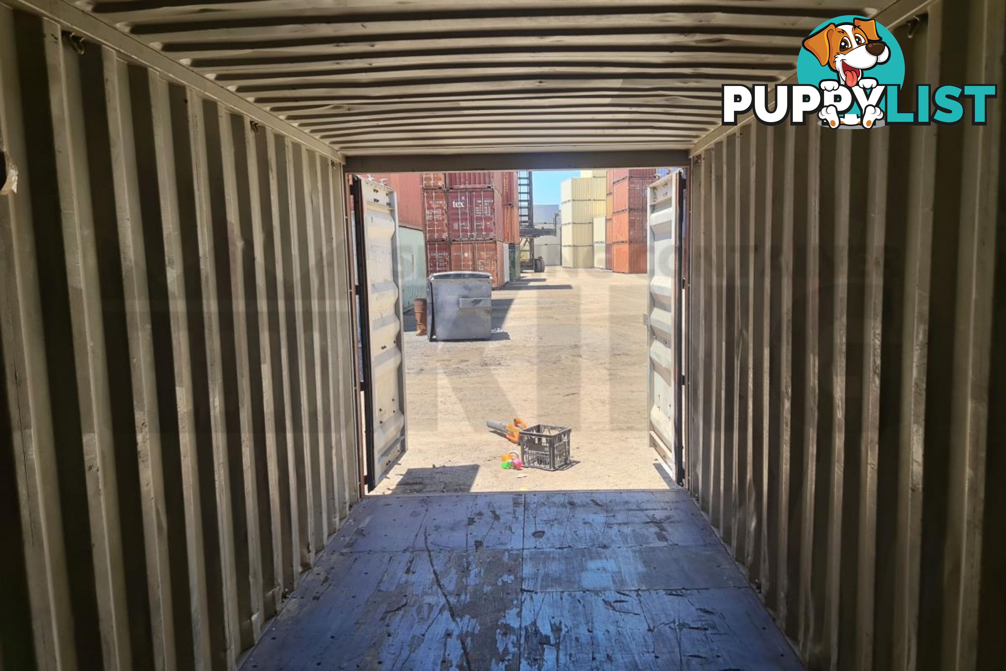 20' STANDARD HEIGHT SHIPPING CONTAINER - in Brisbane