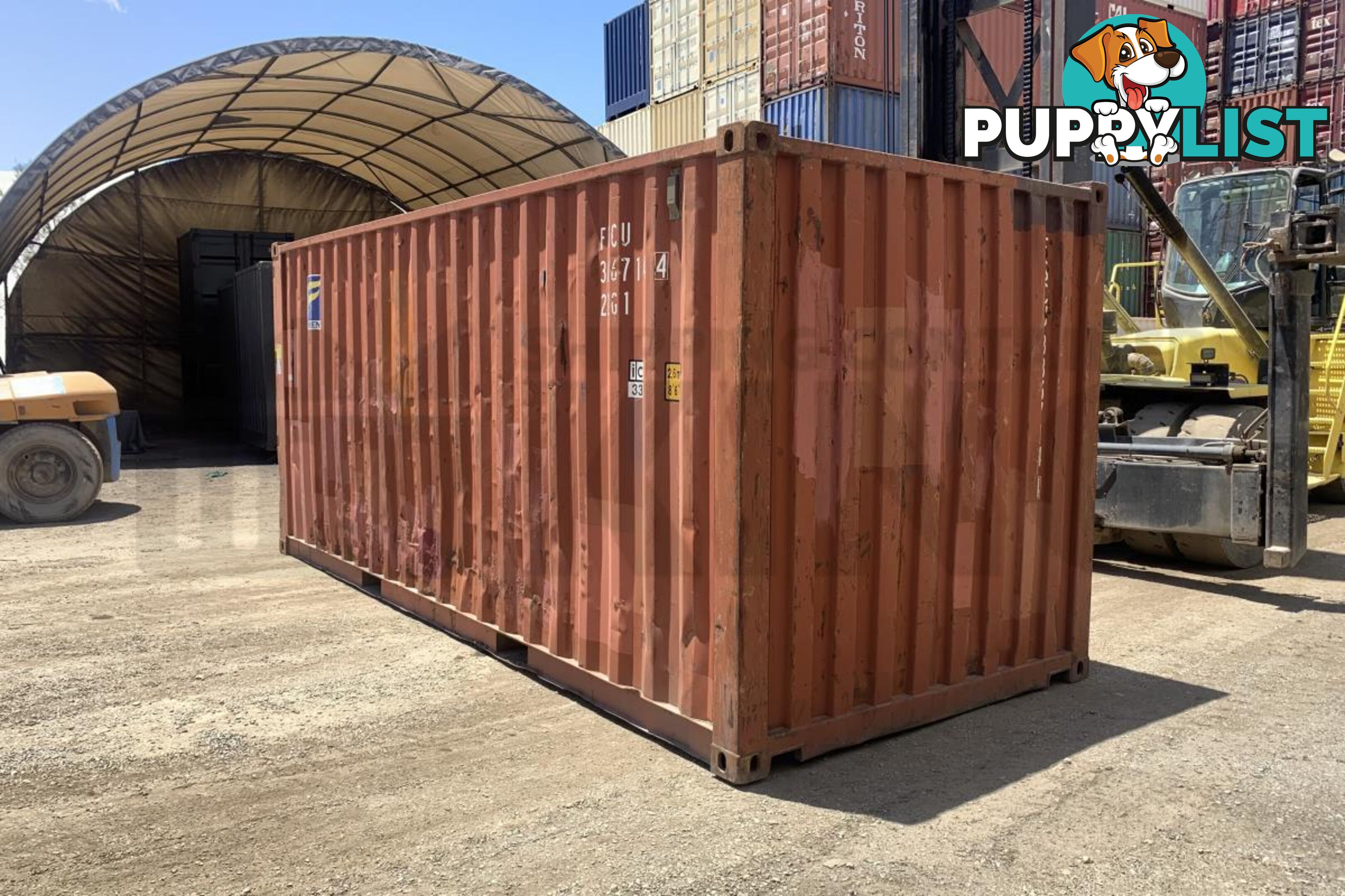 20' STANDARD HEIGHT SHIPPING CONTAINER - in Brisbane