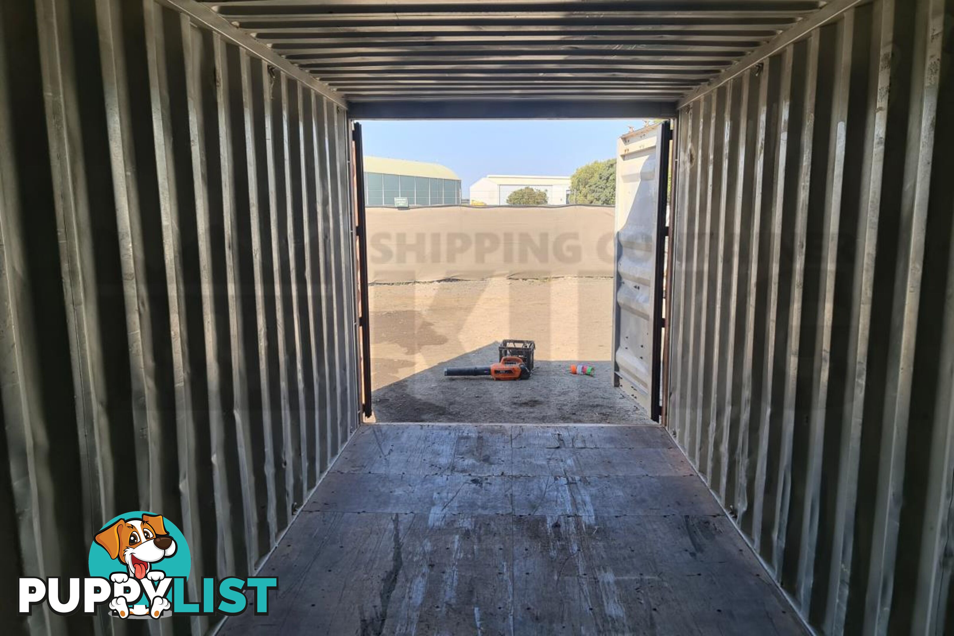 20' STANDARD HEIGHT SHIPPING CONTAINER - in Brisbane