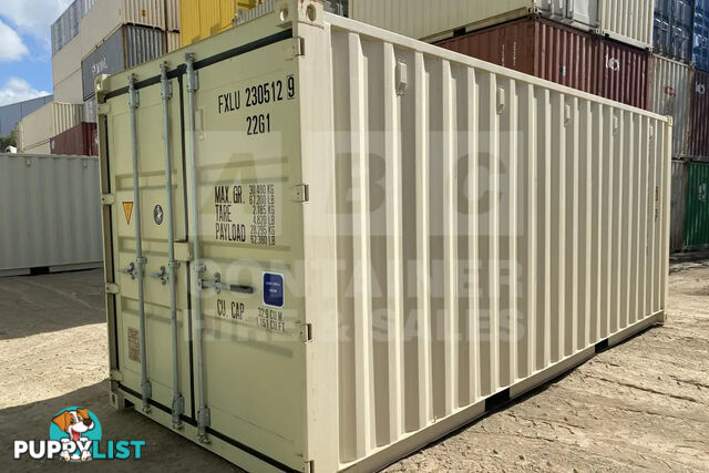 20' STANDARD HEIGHT SHIPPING CONTAINER (TRI DOOR) - in Brisbane