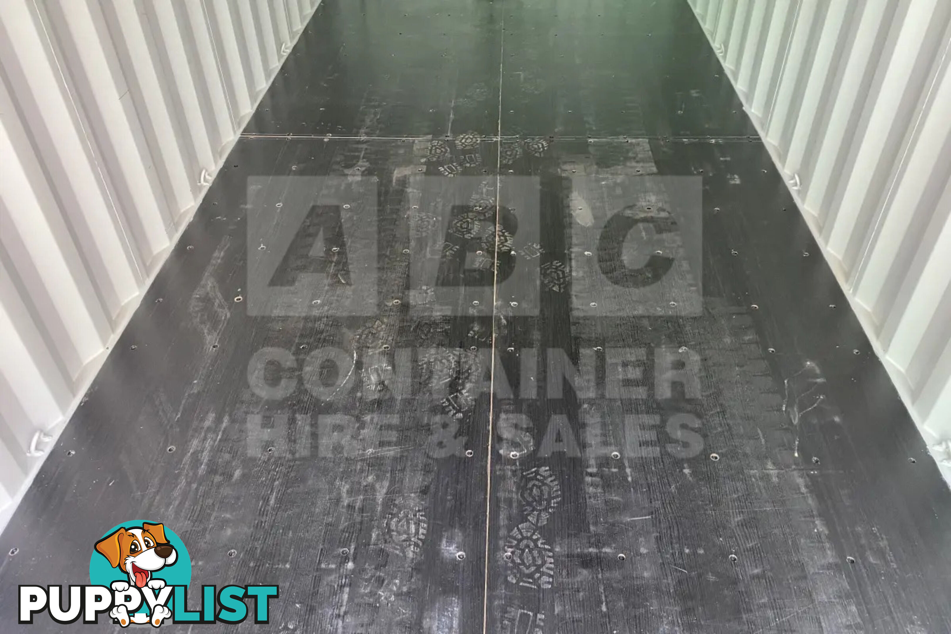 20' STANDARD HEIGHT SHIPPING CONTAINER (TRI DOOR) - in Brisbane
