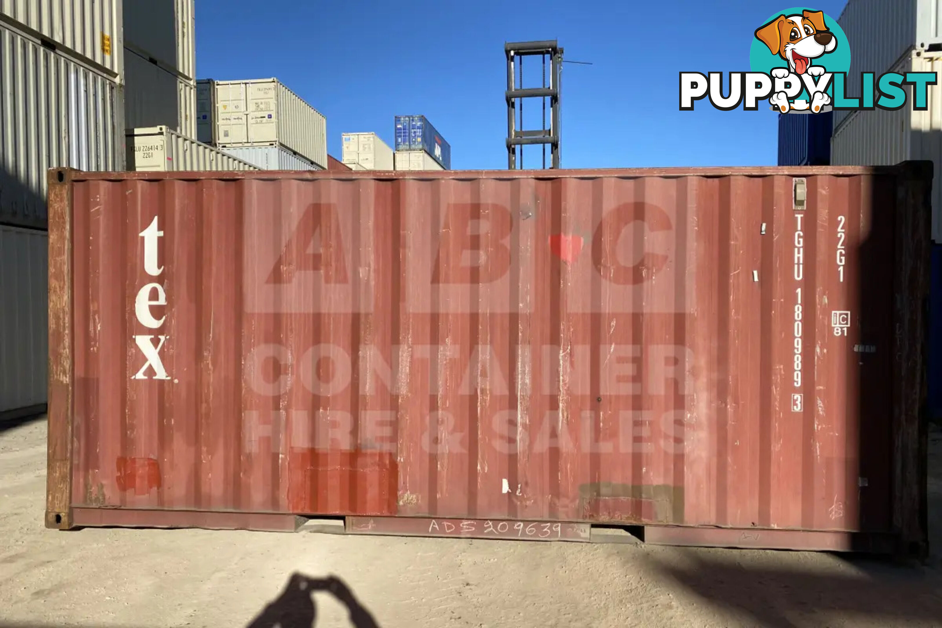 20' STANDARD HEIGHT SHIPPING CONTAINER - in Brisbane