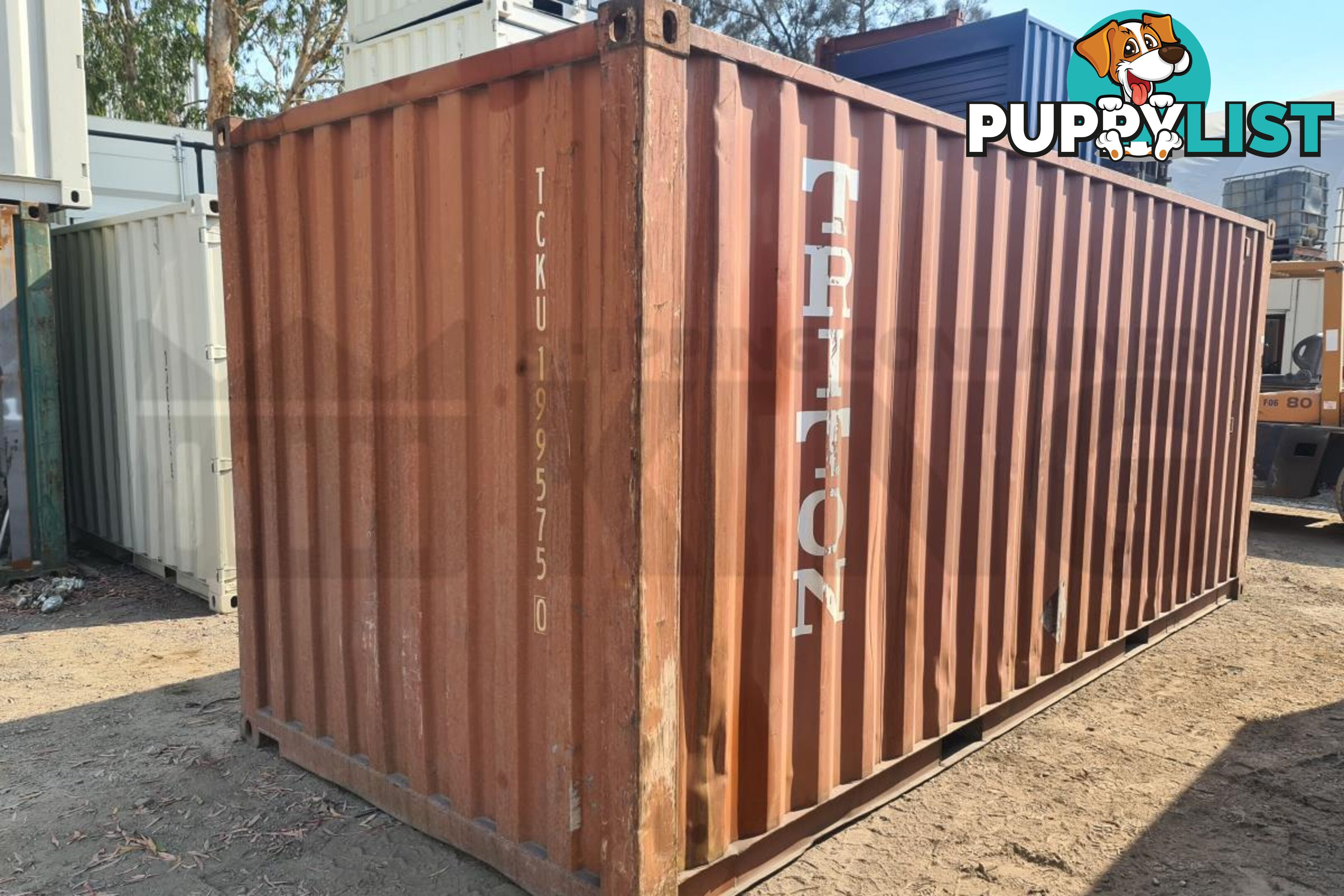 20' STANDARD HEIGHT SHIPPING CONTAINER - in Brisbane