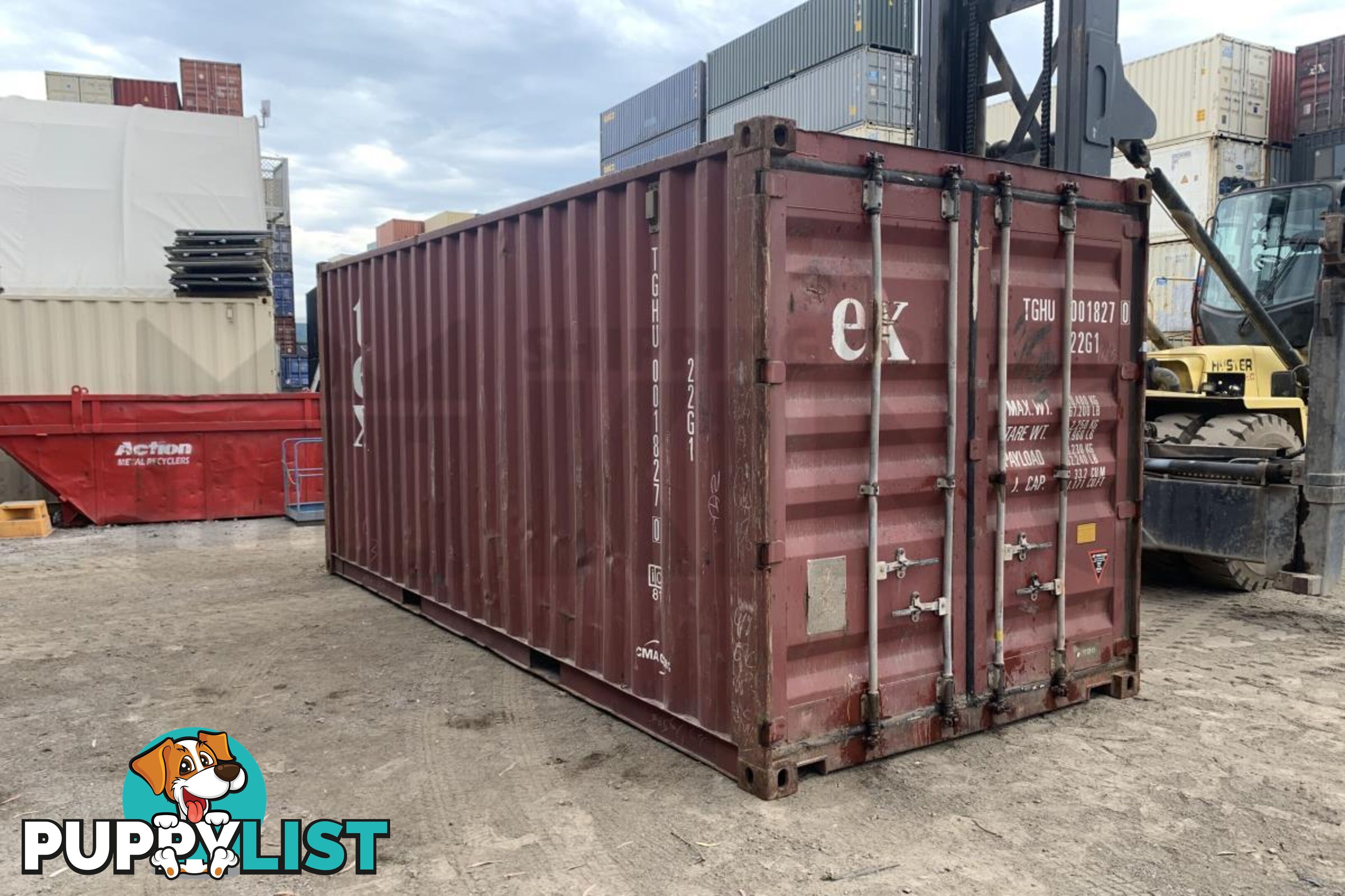 20' STANDARD HEIGHT SHIPPING CONTAINER - in Brisbane