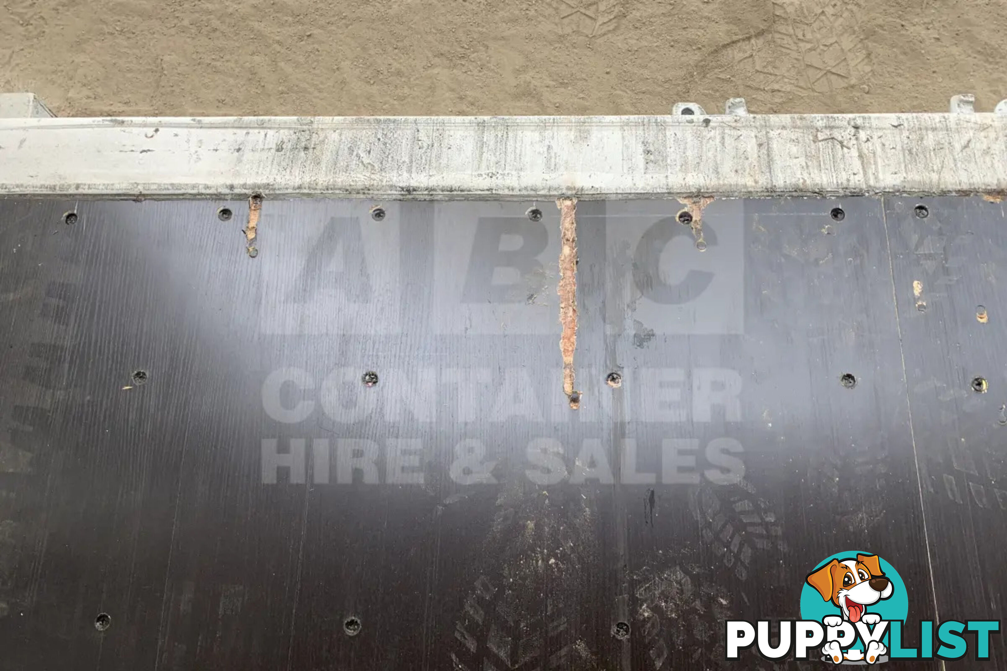 20' STANDARD HEIGHT SHIPPING CONTAINER - in Brisbane