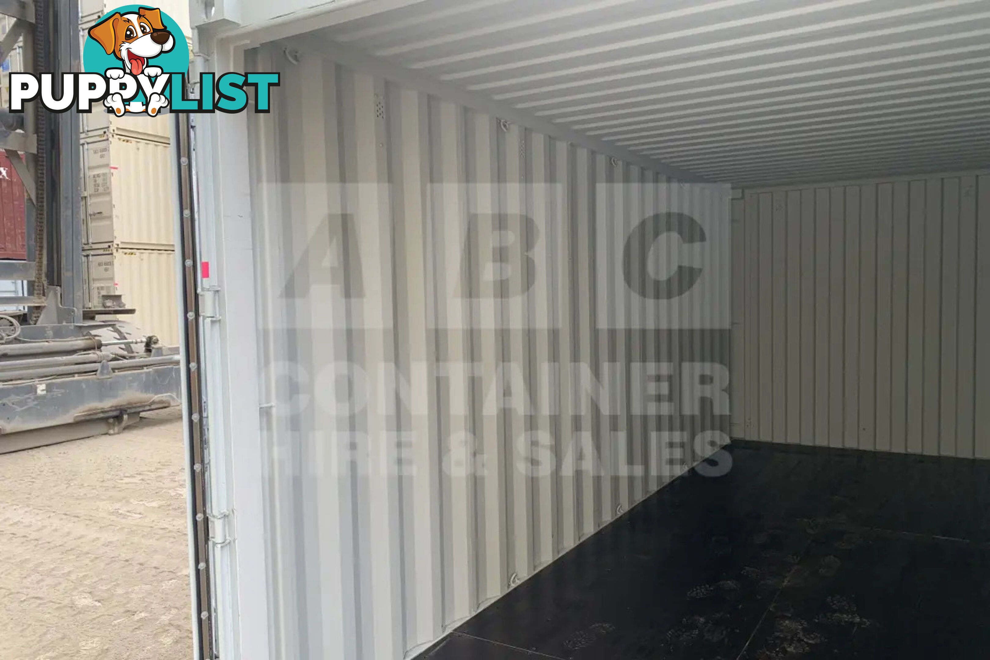 20' STANDARD HEIGHT SHIPPING CONTAINER - in Brisbane