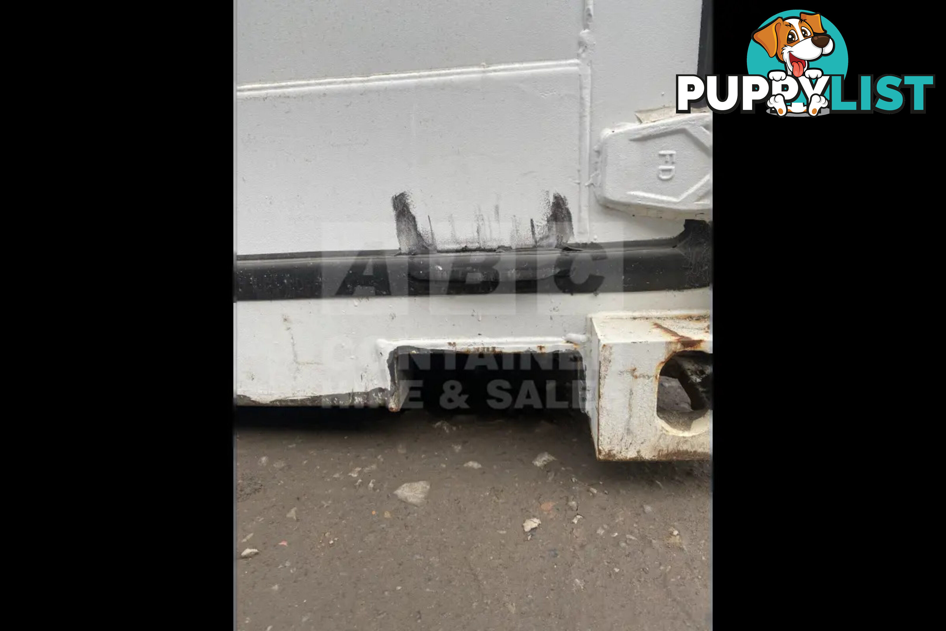 20' STANDARD HEIGHT SHIPPING CONTAINER - in Brisbane