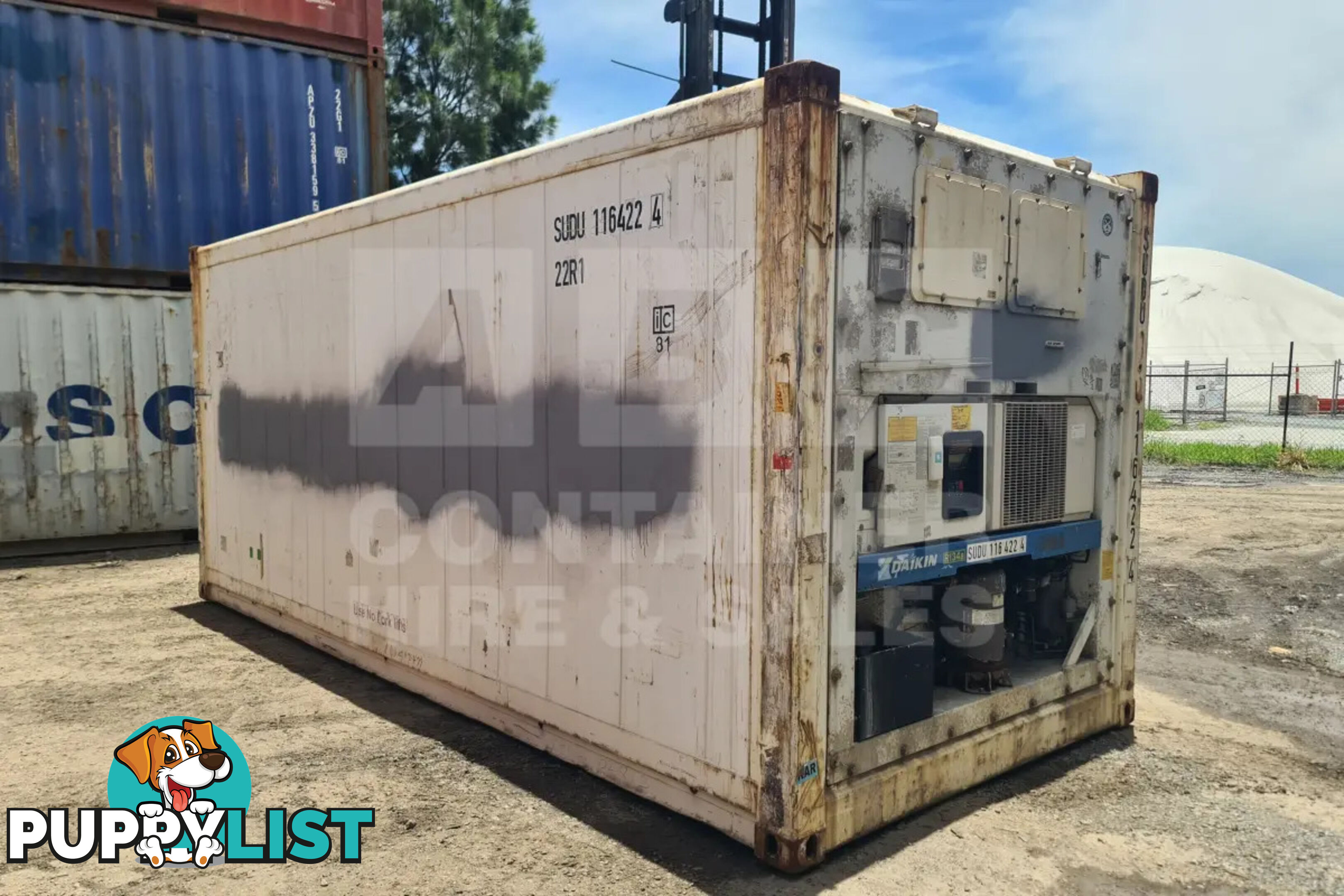 20' STANDARD HEIGHT REFRIGERATED "REEFER" SHIPPING CONTAINER (NON-OPERATIONAL, MACHINERY IN)