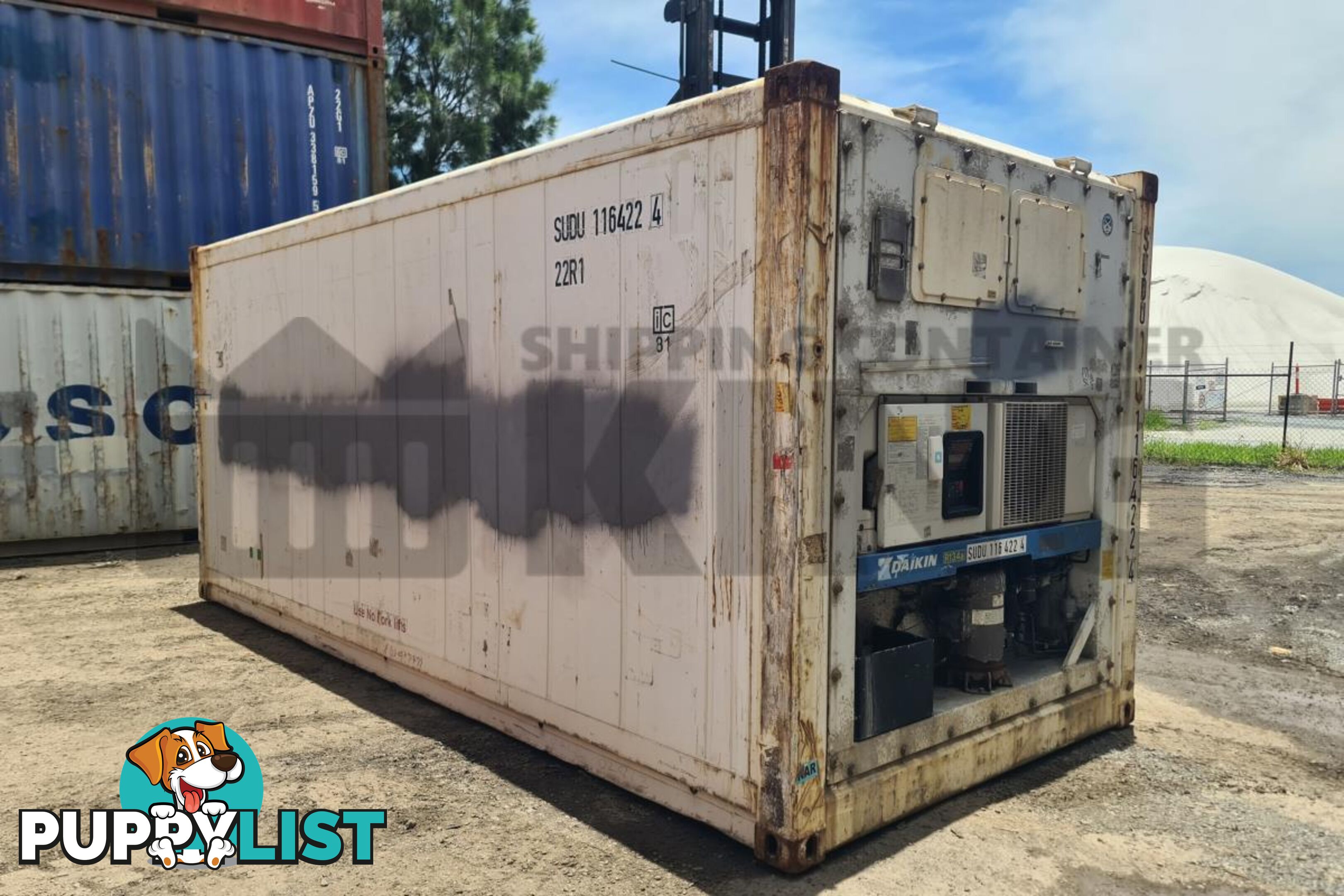 20' STANDARD HEIGHT REFRIGERATED "REEFER" SHIPPING CONTAINER (NON-OPERATIONAL, MACHINERY IN)