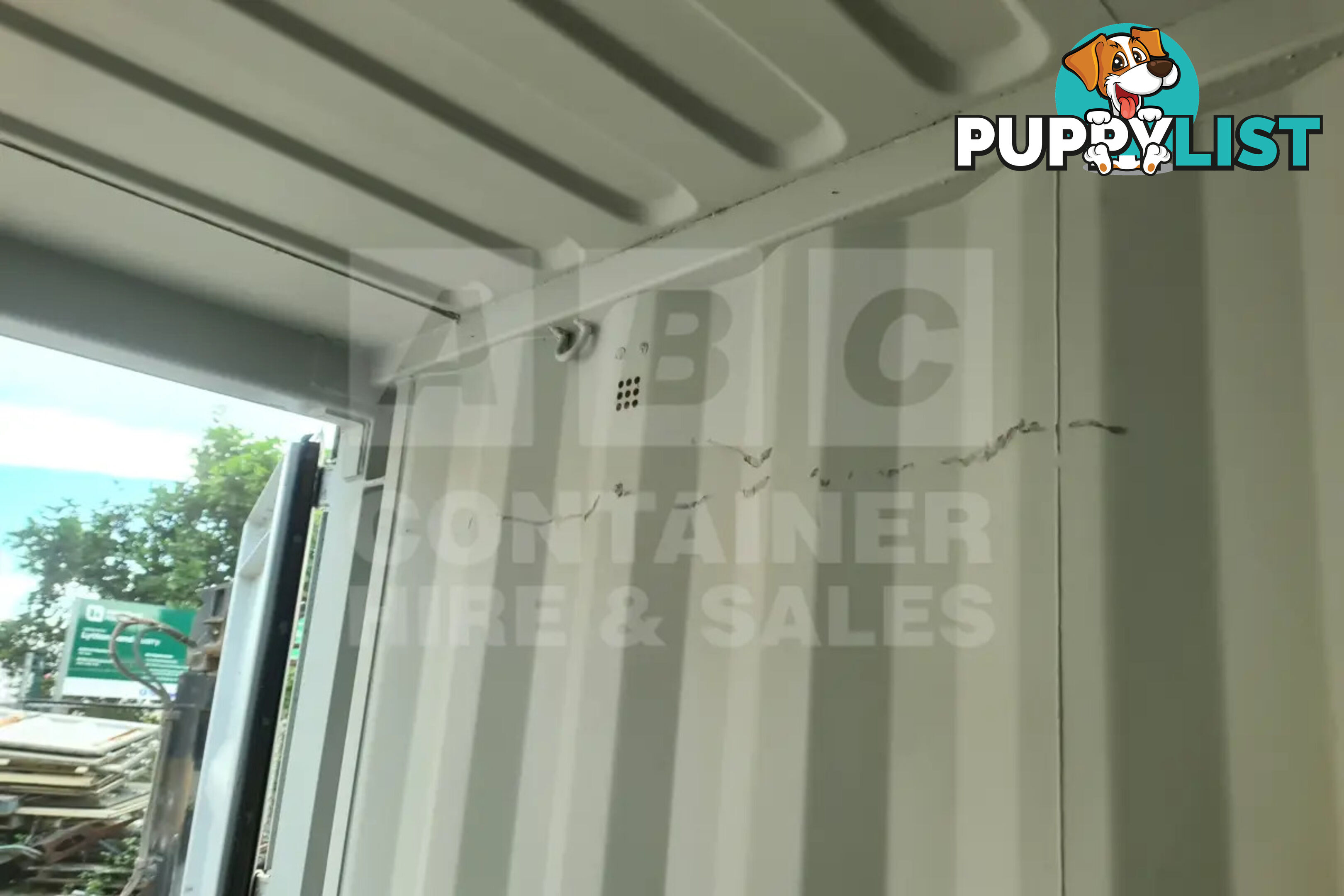 20' STANDARD HEIGHT SHIPPING CONTAINER (TRI DOOR) - in Brisbane