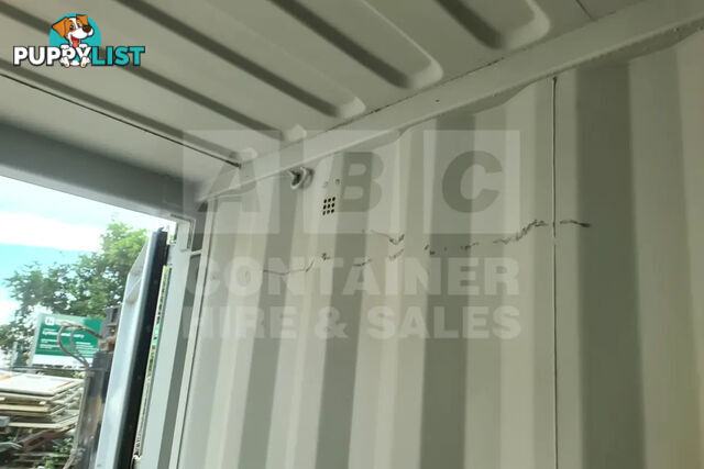 20' STANDARD HEIGHT SHIPPING CONTAINER (TRI DOOR) - in Brisbane