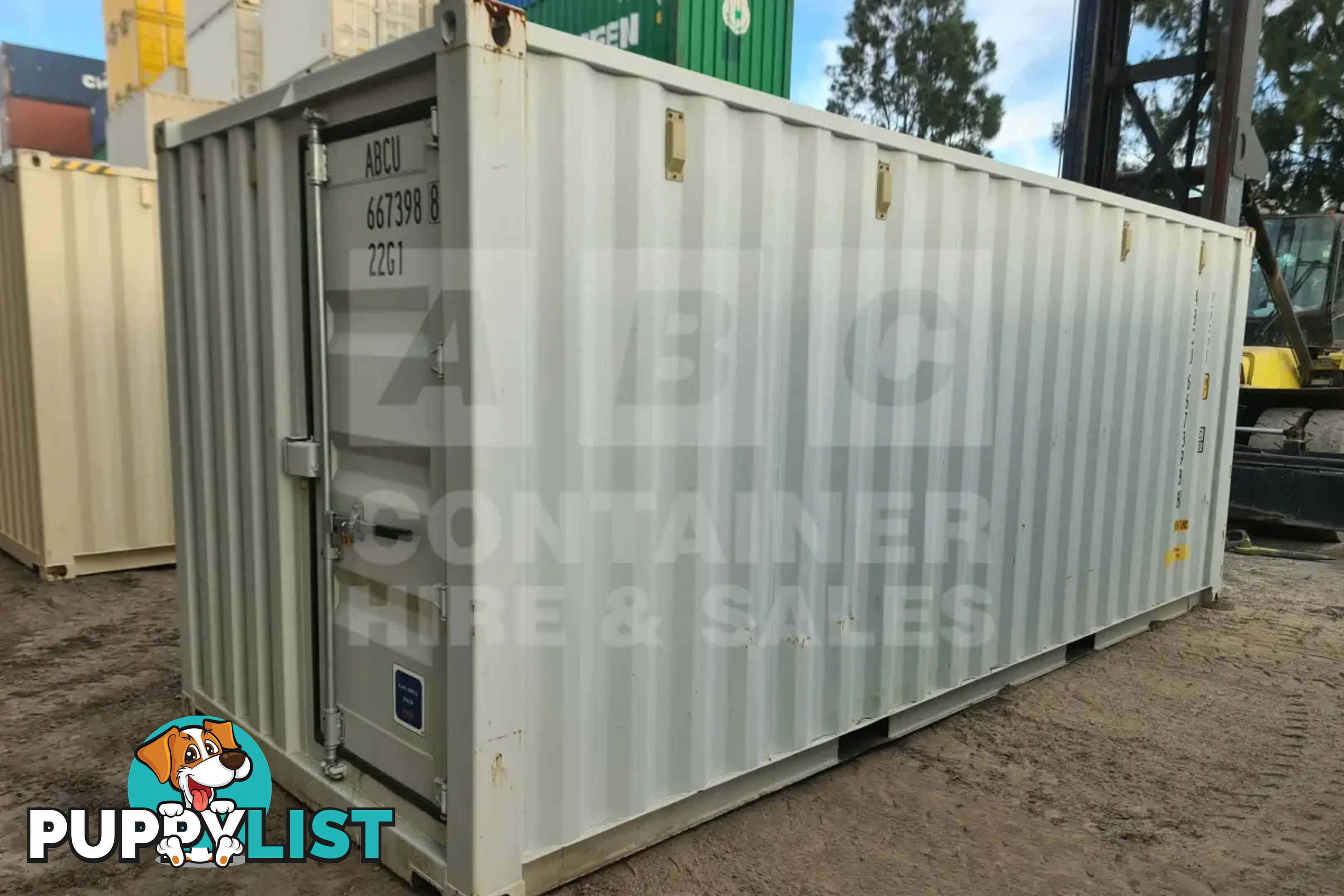 20' STANDARD HEIGHT SHIPPING CONTAINER (TRI DOOR) - in Brisbane