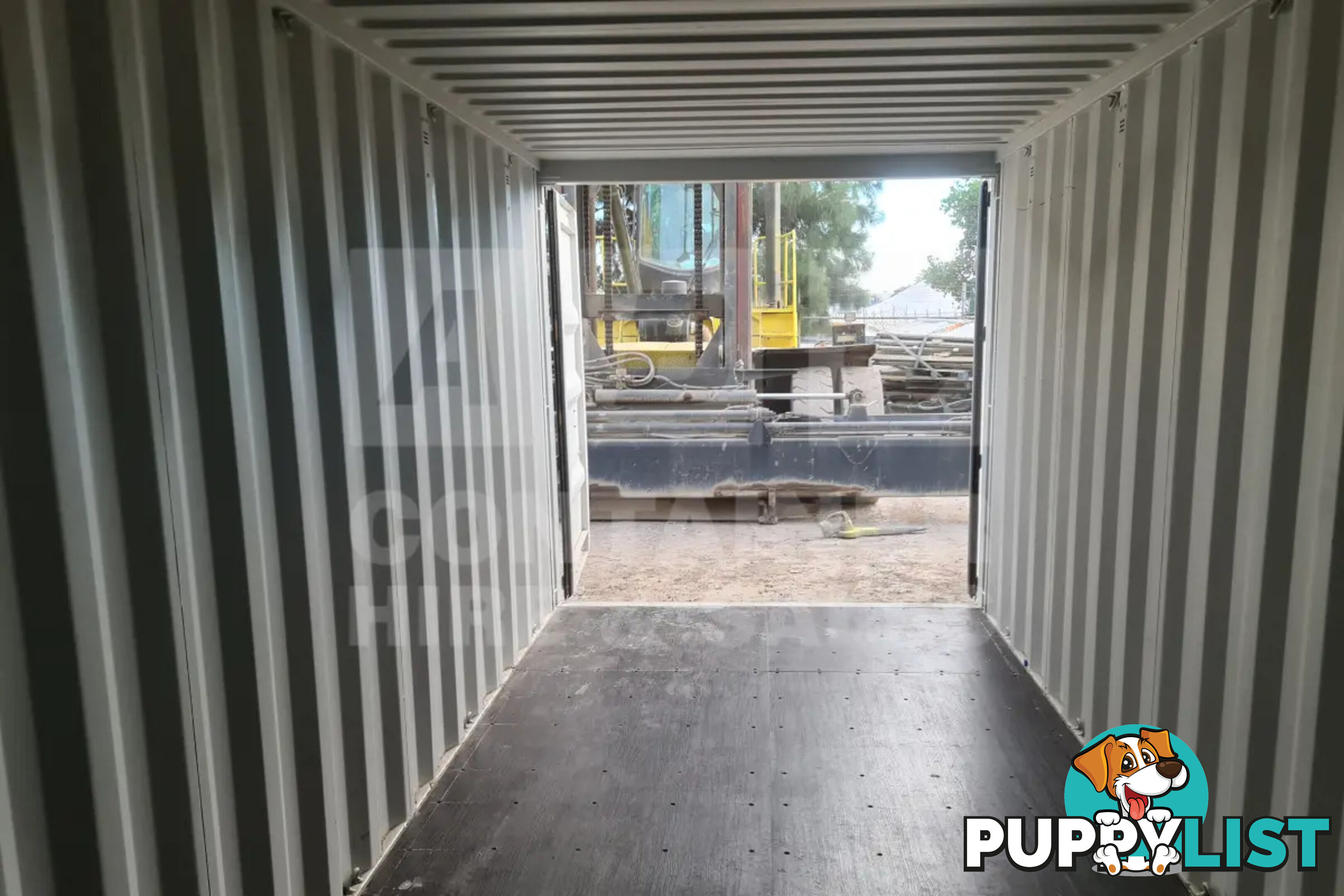 20' STANDARD HEIGHT SHIPPING CONTAINER (TRI DOOR) - in Brisbane