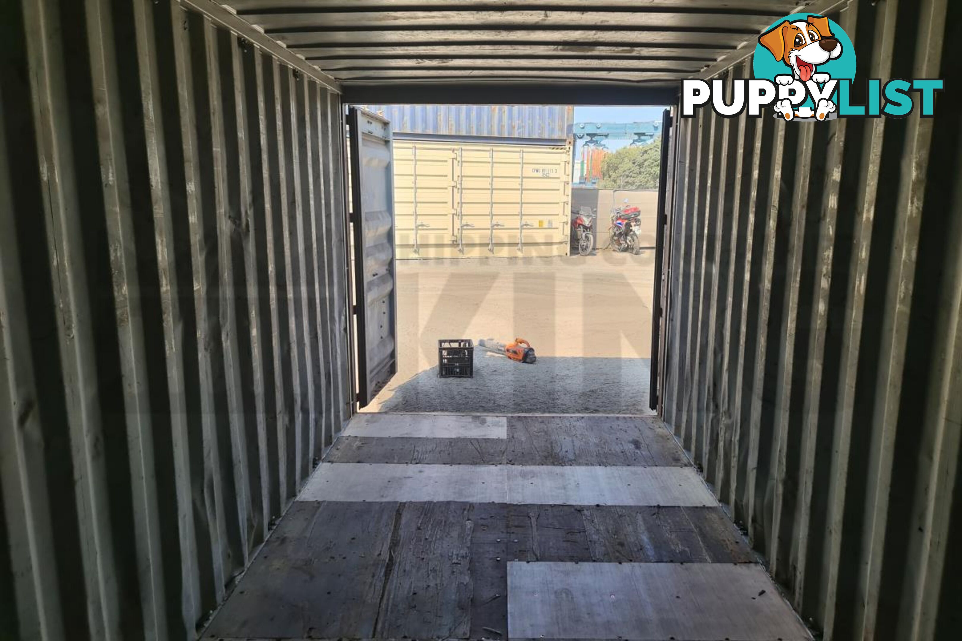 20' STANDARD HEIGHT SHIPPING CONTAINER - in Brisbane