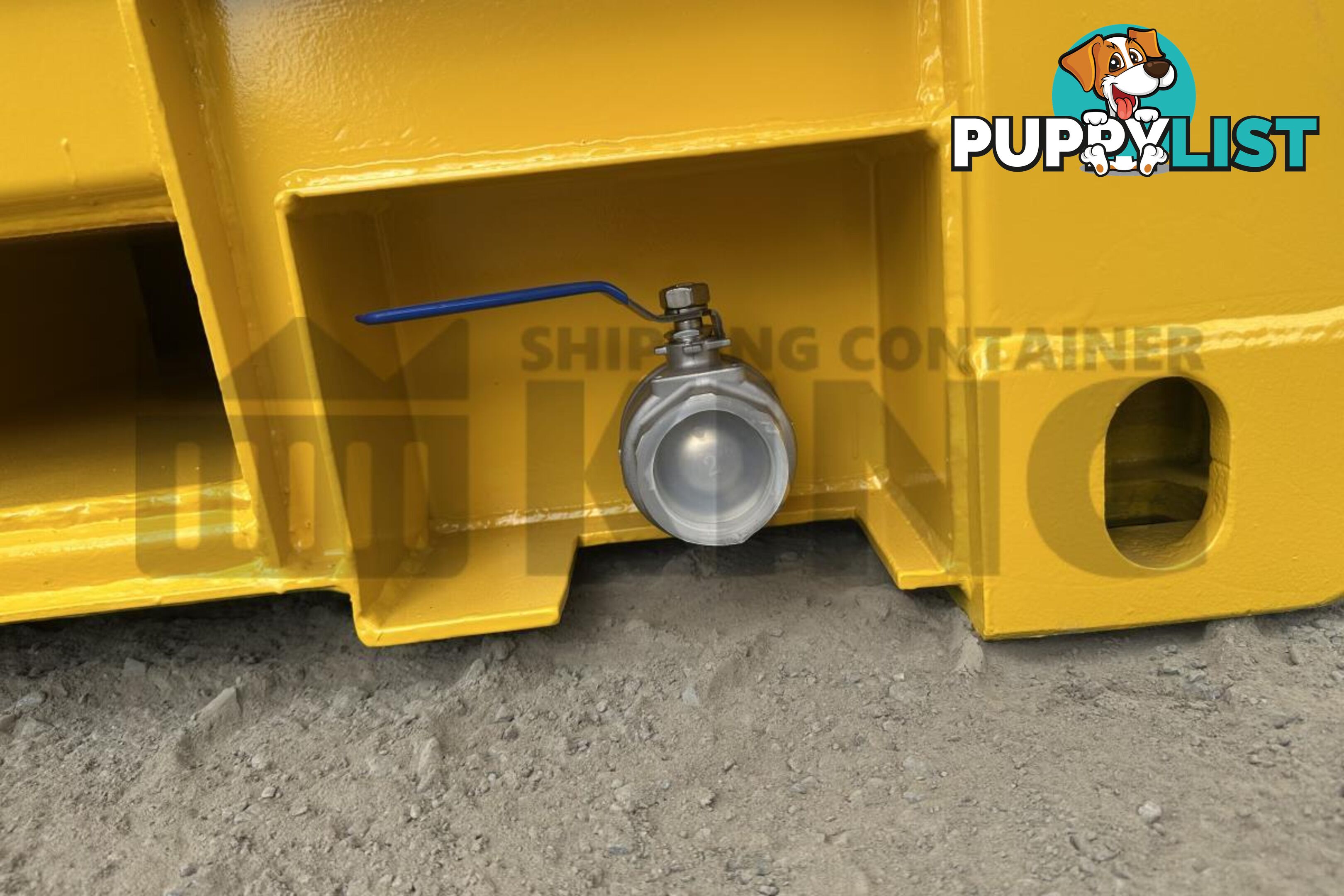 8' DANGEROUS GOODS SHIPPING CONTAINER (4 CORNER POST) - in Brisbane