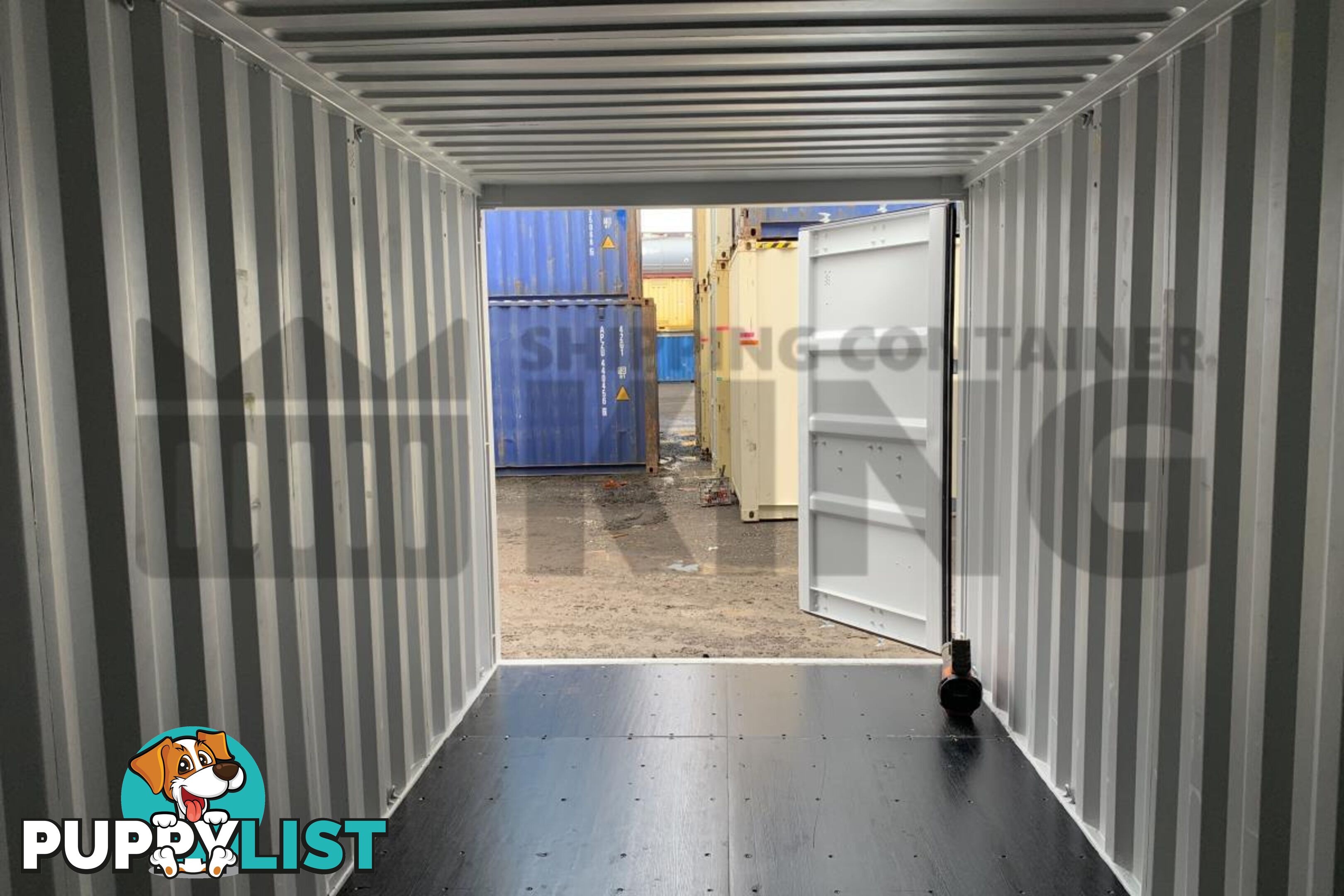 20' STANDARD HEIGHT SHIPPING CONTAINER - in Brisbane
